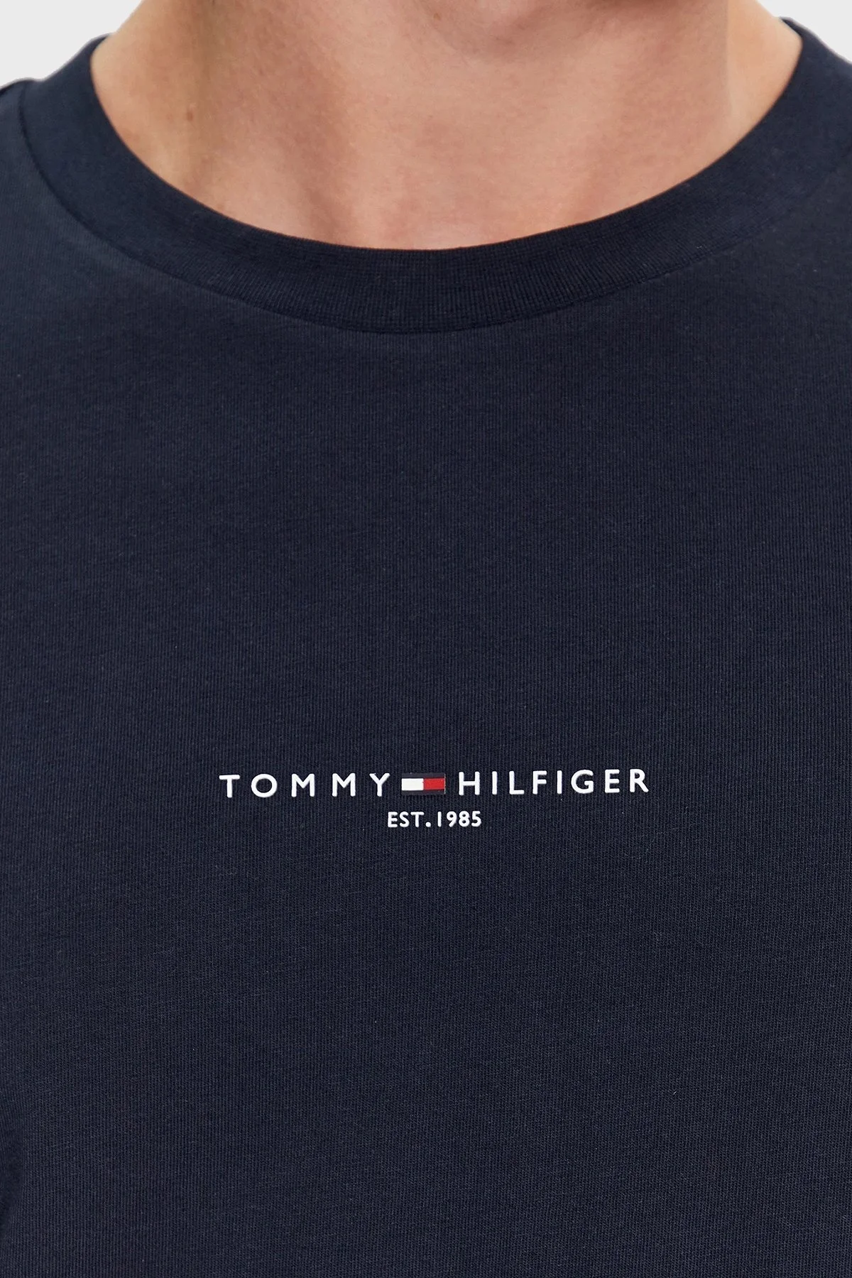 Tommy Hilfiger Logolu % 100 Pamuk Bisiklet Yaka Slim Fit Erkek T Shirt MW0MW32584 DW5 LACİVERT - 9