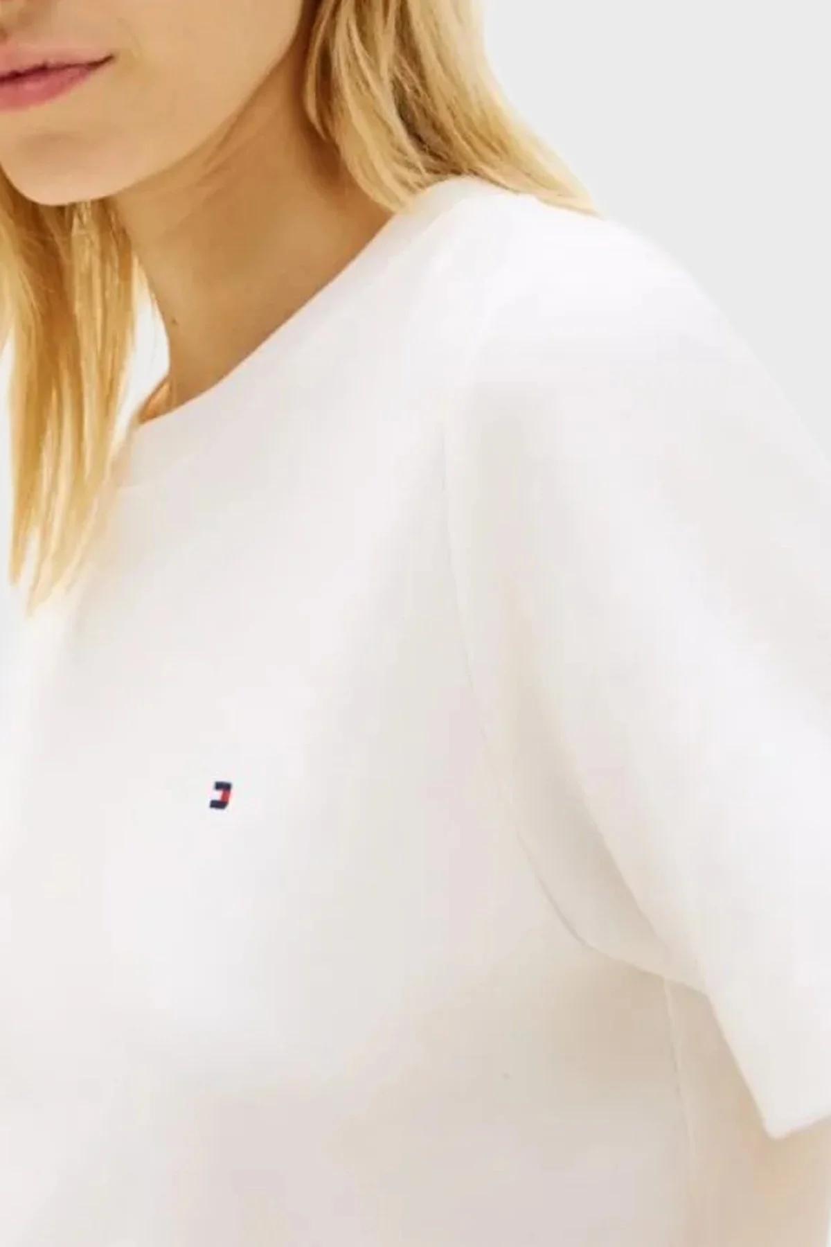 Tommy Hilfiger Logolu % 100 Pamuk Boxy Fit Bisiklet Yaka Bayan T Shirt WW0WW49646 YBL BEYAZ - 4