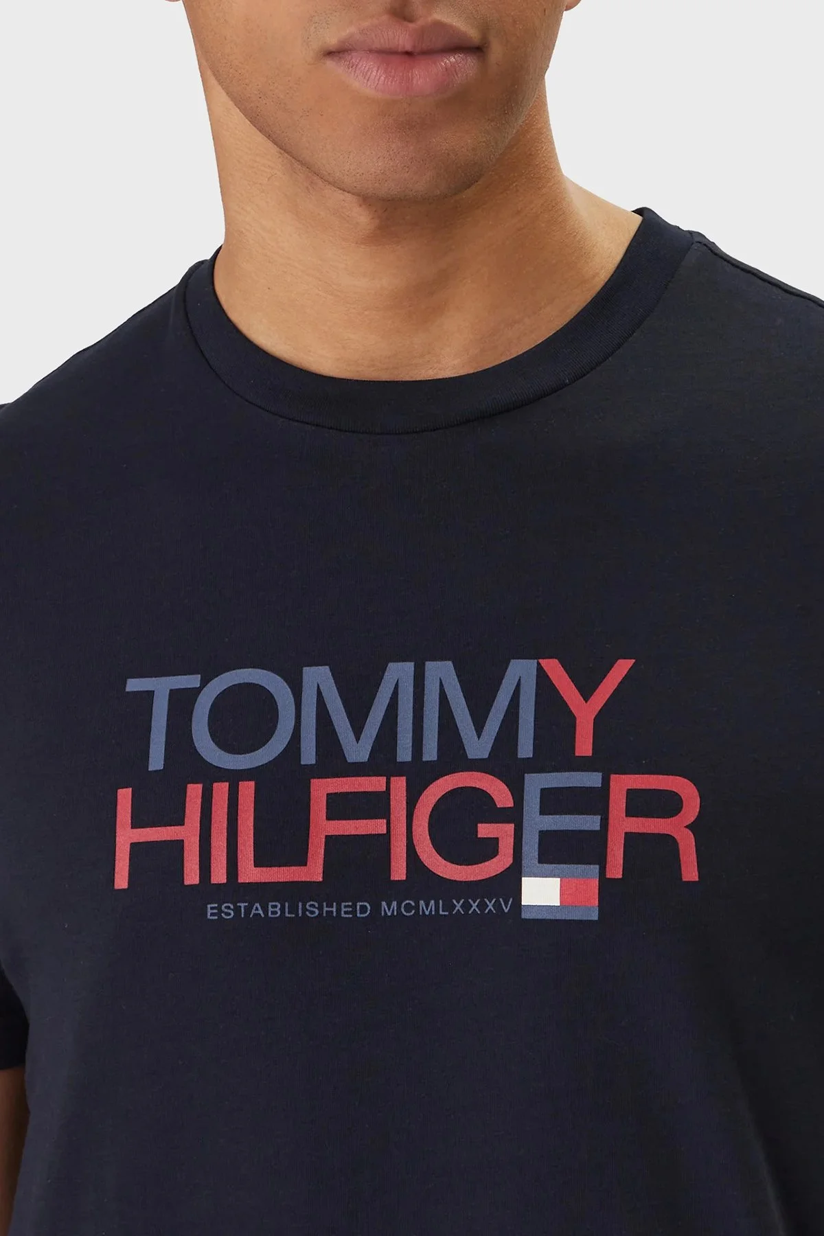 Tommy Hilfiger Logolu % 100 Pamuk Regular Fit Bisiklet Yaka Erkek T Shirt MW0MW42369 DW5 LACİVERT - 4