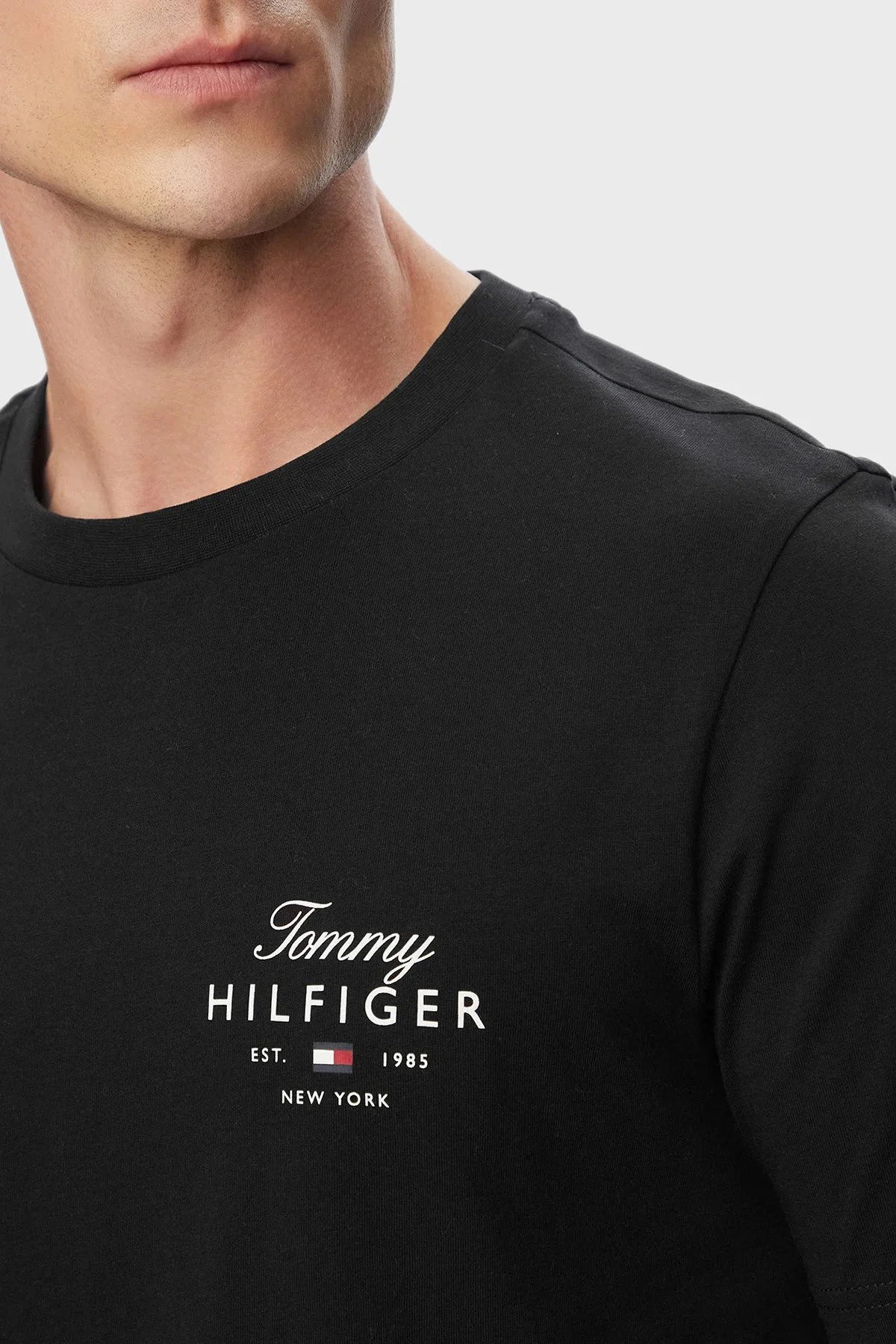 Tommy Hilfiger Logolu % 100 Pamuk Regular Fit Bisiklet Yaka Erkek T Shirt MW0MW43224 BDS Siyah - 4