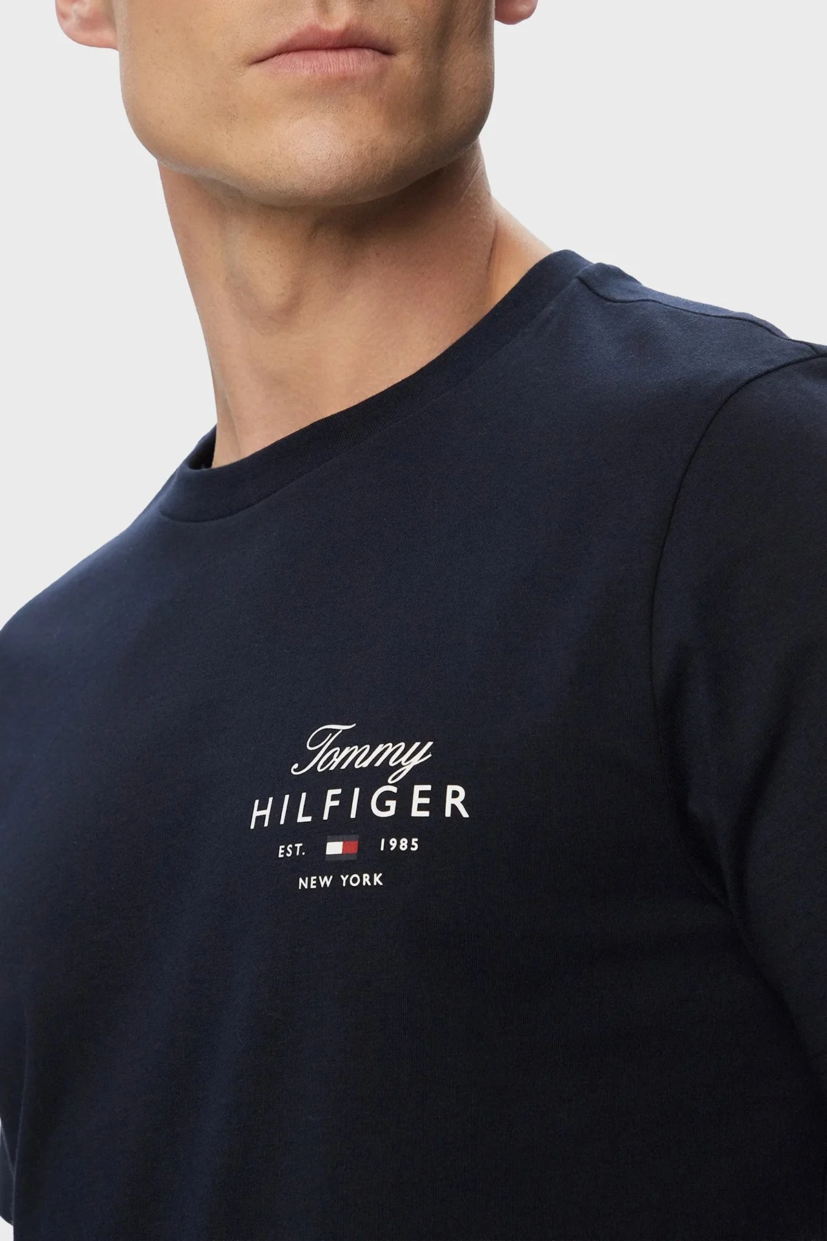 Tommy Hilfiger Logolu % 100 Pamuk Regular Fit Bisiklet Yaka Erkek T Shirt MW0MW43224 DW5 Lacivert - 4