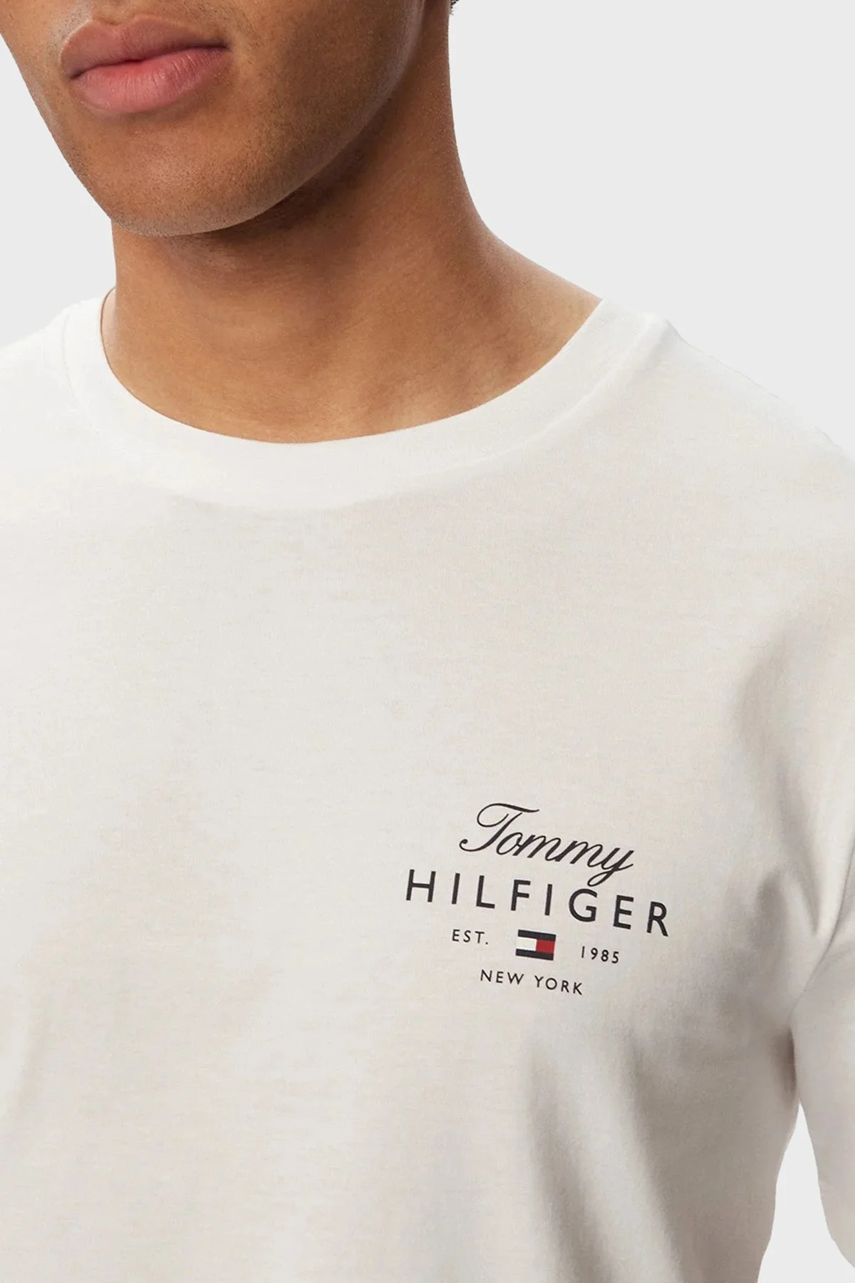 Tommy Hilfiger Logolu % 100 Pamuk Regular Fit Bisiklet Yaka Erkek T Shirt MW0MW43224 YBR Beyaz - 4