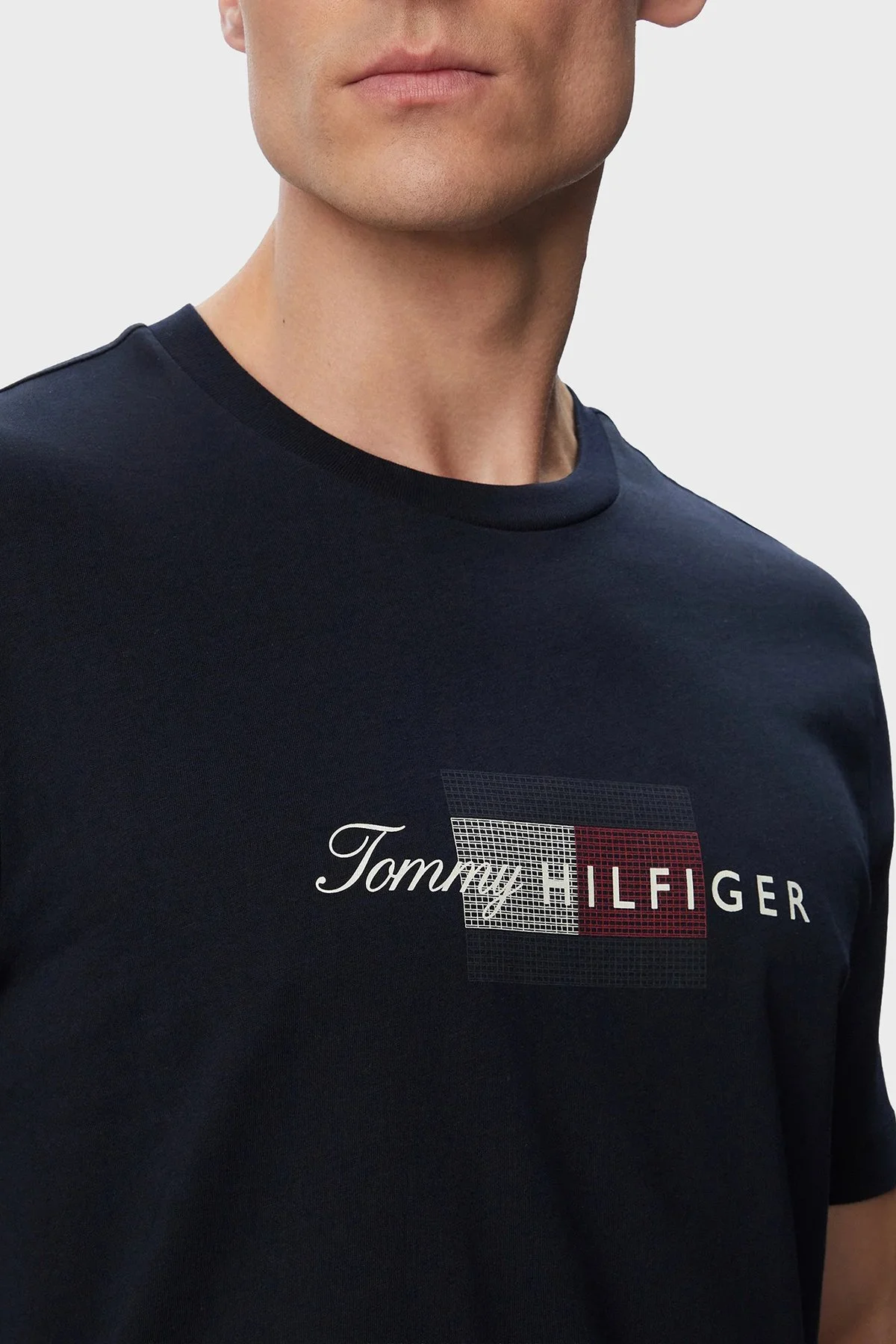 Tommy Hilfiger Logolu % 100 Pamuk Regular Fit Bisiklet Yaka Erkek T Shirt MW0MW43226 DW5 Lacivert - 4