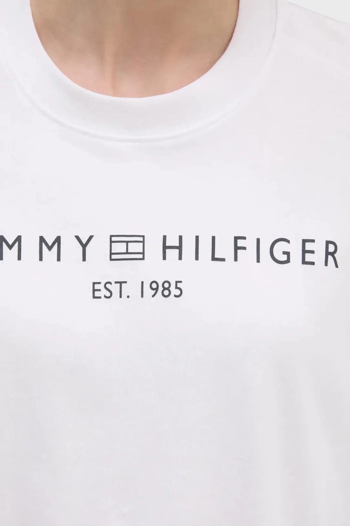 Tommy Hilfiger Logolu % 100 Pamuk Relaxed Fit Yuvarlak Yaka Bayan T Shirt WW0WW46113 YCF BEYAZ - 8