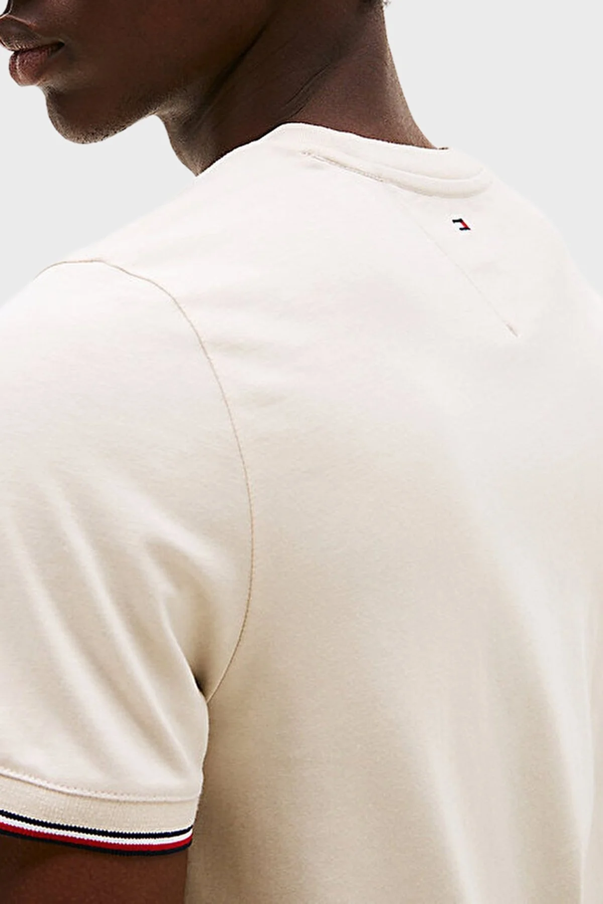 Tommy Hilfiger Logolu % 100 Pamuk Slim Fit Bisiklet Yaka Erkek T Shirt MW0MW32584 ACG BEJ - 9