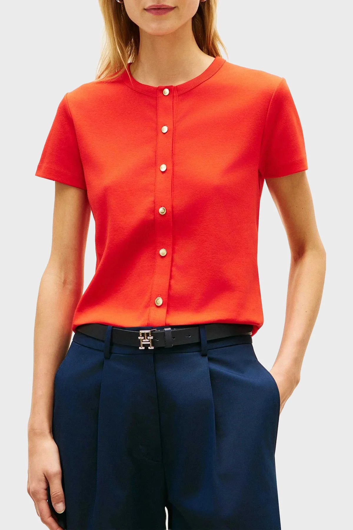 Tommy Hilfiger Logolu % 100 Pamuk Slim Fit Düğme Detaylı Bayan T Shirt WW0WW48709 SNE KIRMIZI - 1