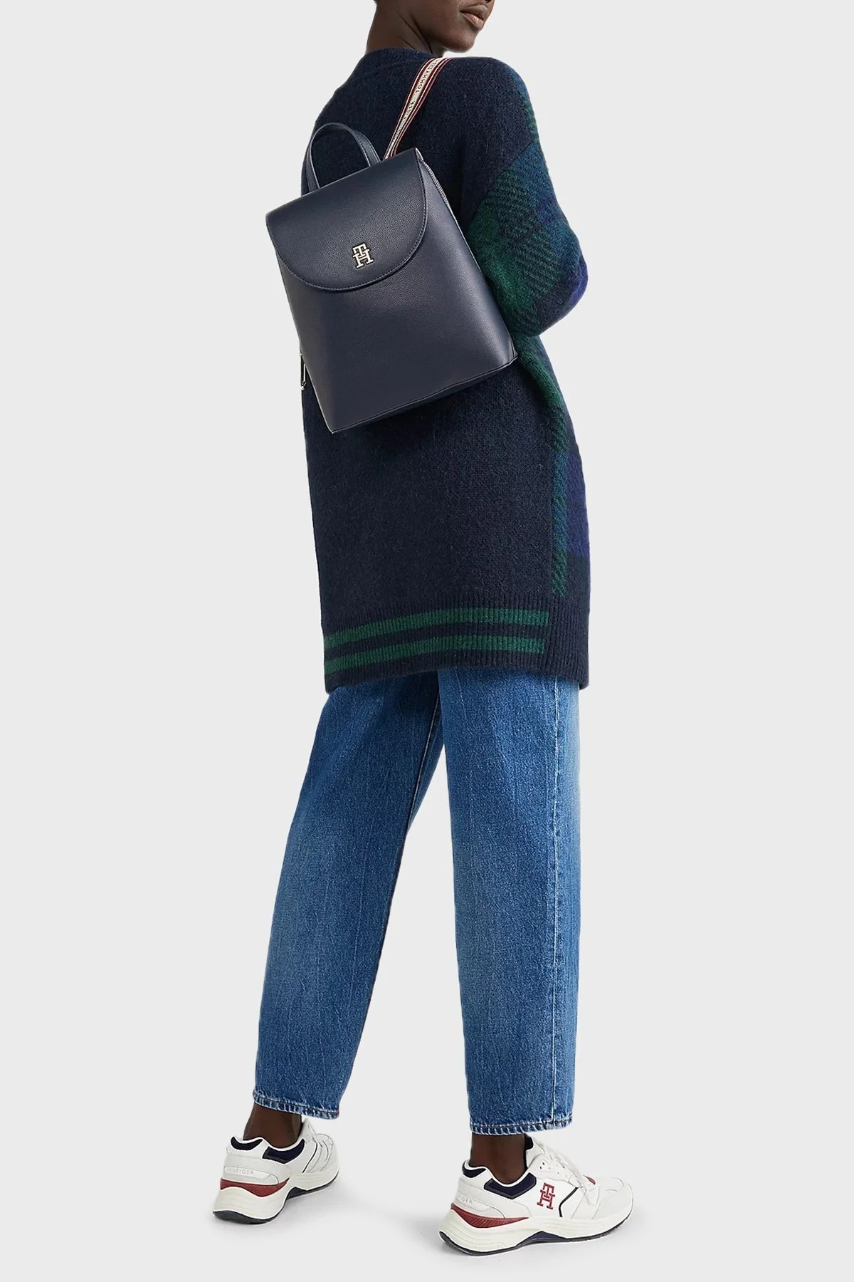 Tommy Hilfiger Logolu Ayarlanabilir Askılı Bayan Çanta AW0AW14217 DW6 SİYAH - 2