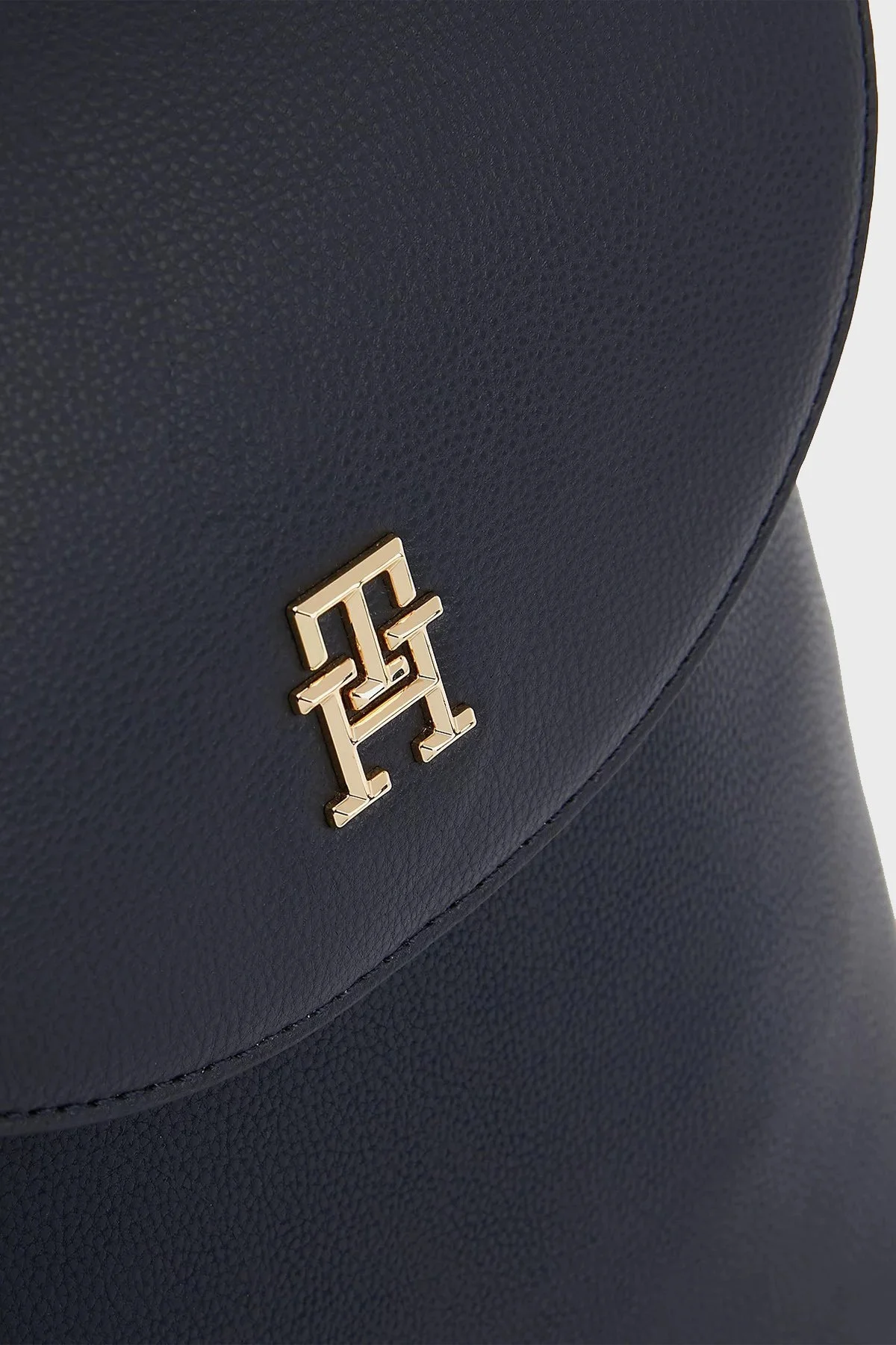 Tommy Hilfiger Logolu Ayarlanabilir Askılı Bayan Çanta AW0AW14217 DW6 SİYAH - 3