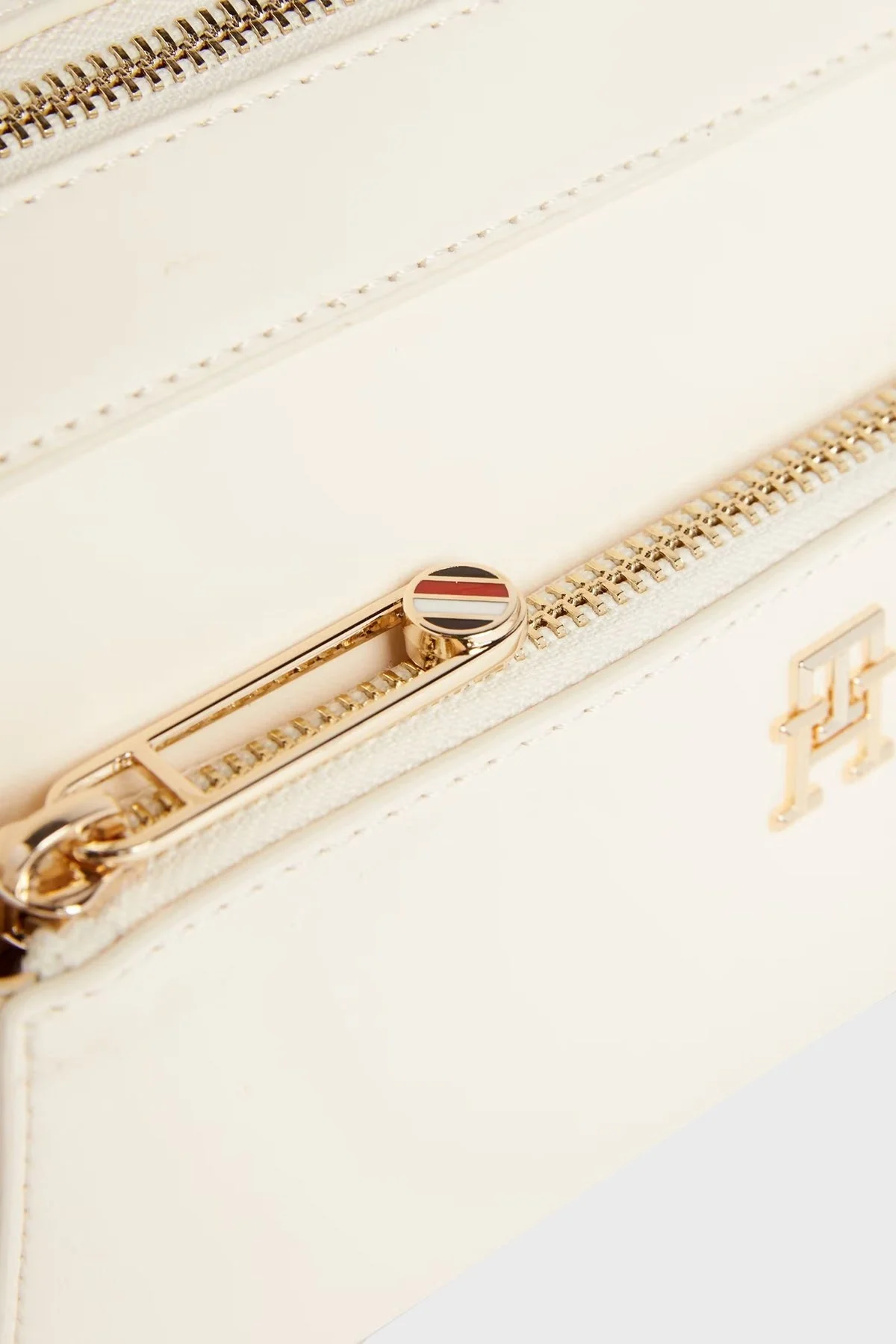 Tommy Hilfiger Logolu Ayarlanabilir Askılı Bayan Çanta AW0AW15991 AEF BEJ - 4