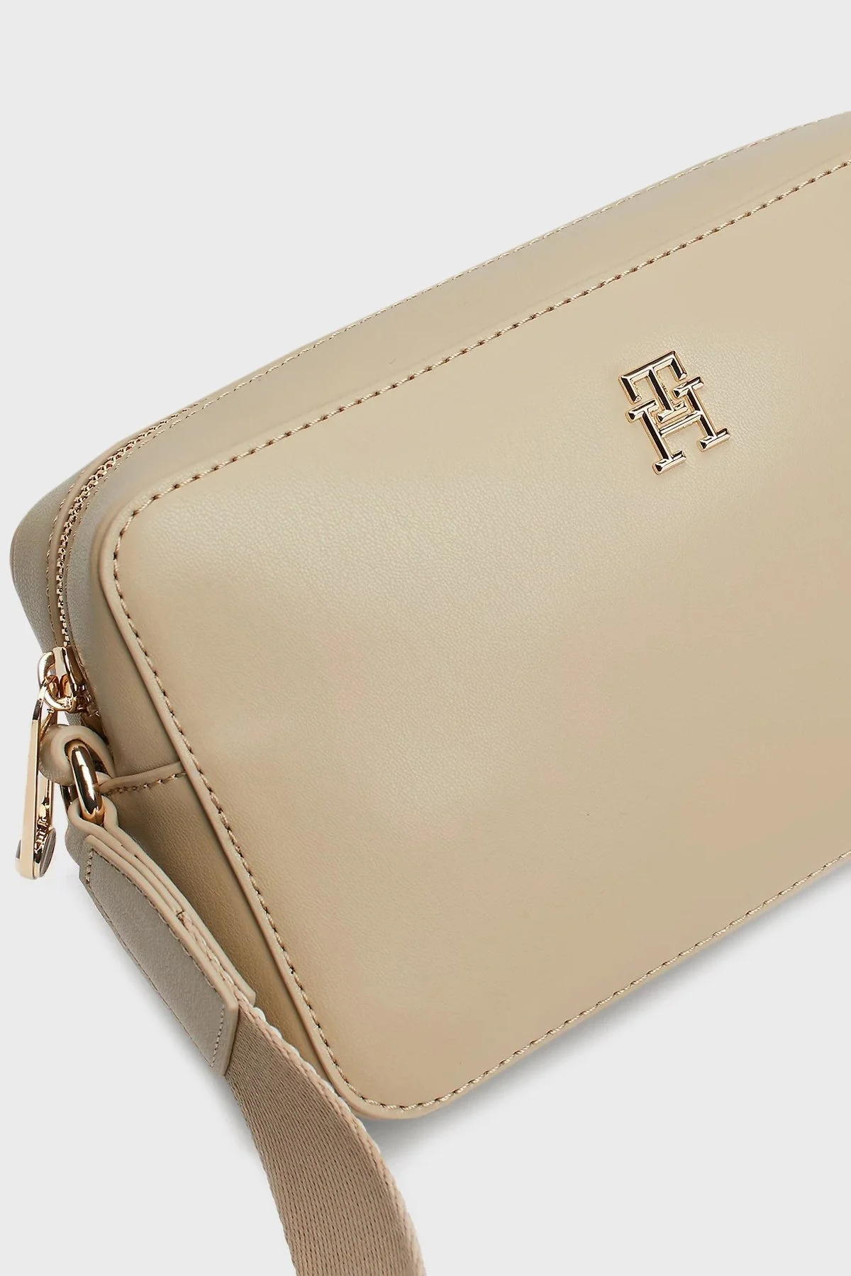 Tommy Hilfiger Logolu Ayarlanabilir Askılı Bayan Çanta AW0AW16439 AEG BEJ - 3