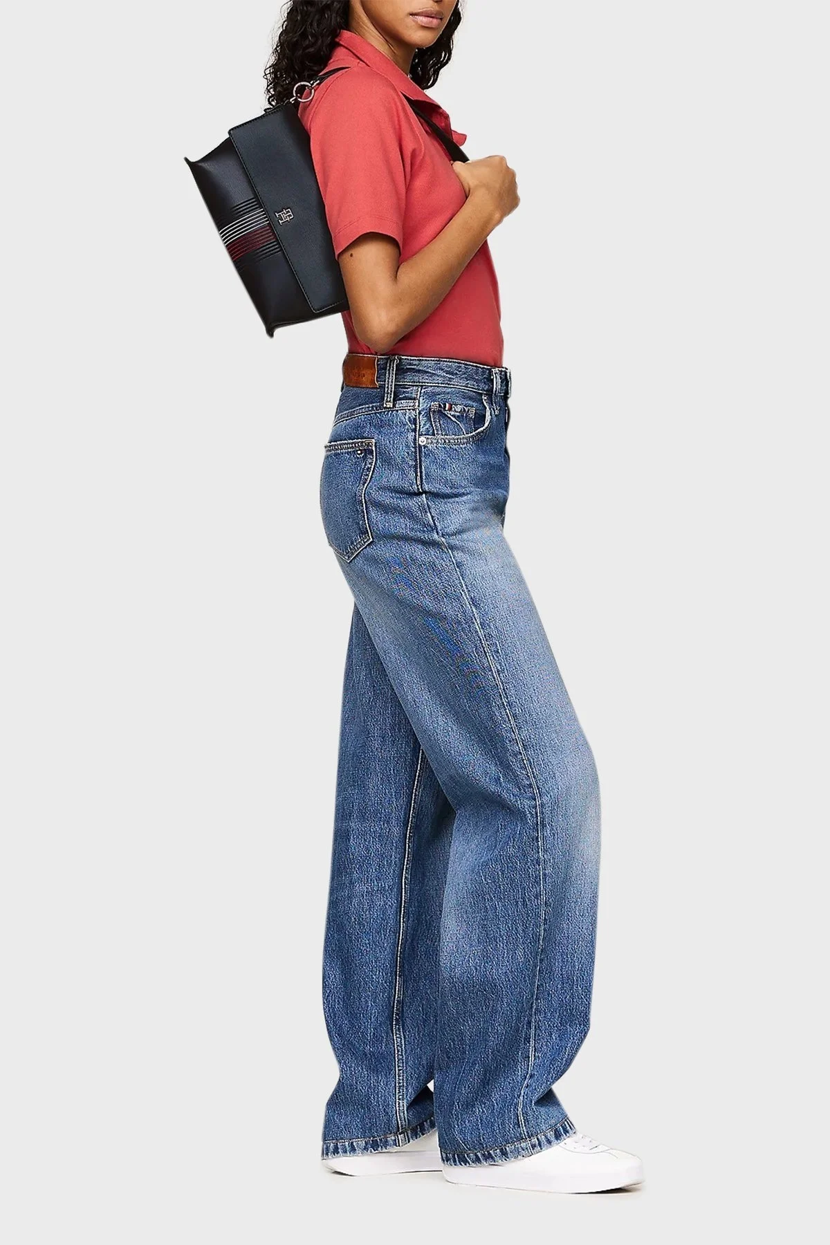 Tommy Hilfiger Logolu Ayarlanabilir Askılı Bayan Çanta AW0AW16795 DW6 LACİVERT - 2