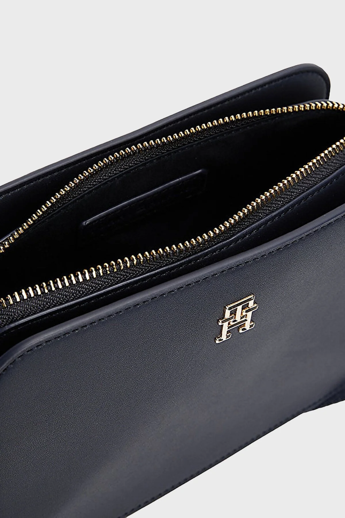 Tommy Hilfiger Logolu Ayarlanabilir Askılı Bayan Çanta AW0AW17229 DW6 LACİVERT - 4