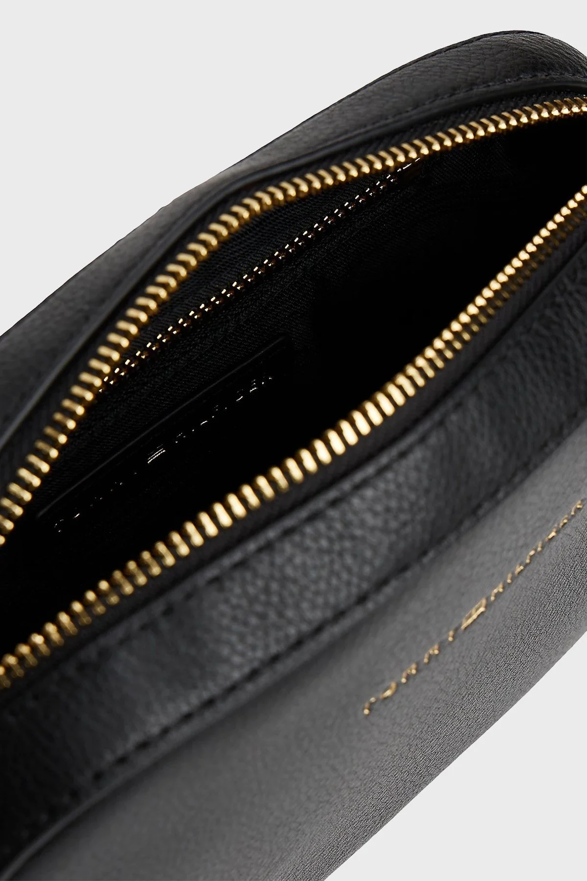 Tommy Hilfiger Logolu Ayarlanabilir Askılı Bayan Çanta AW0AW17450 BDS SİYAH - 4