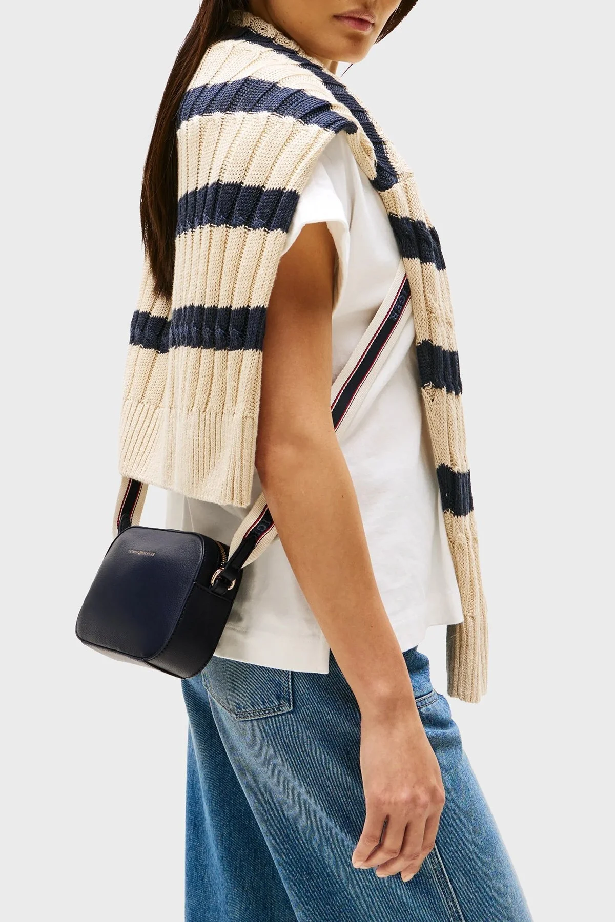 Tommy Hilfiger Logolu Ayarlanabilir Askılı Bayan Çanta AW0AW17450 DW6 LACİVERT - 2