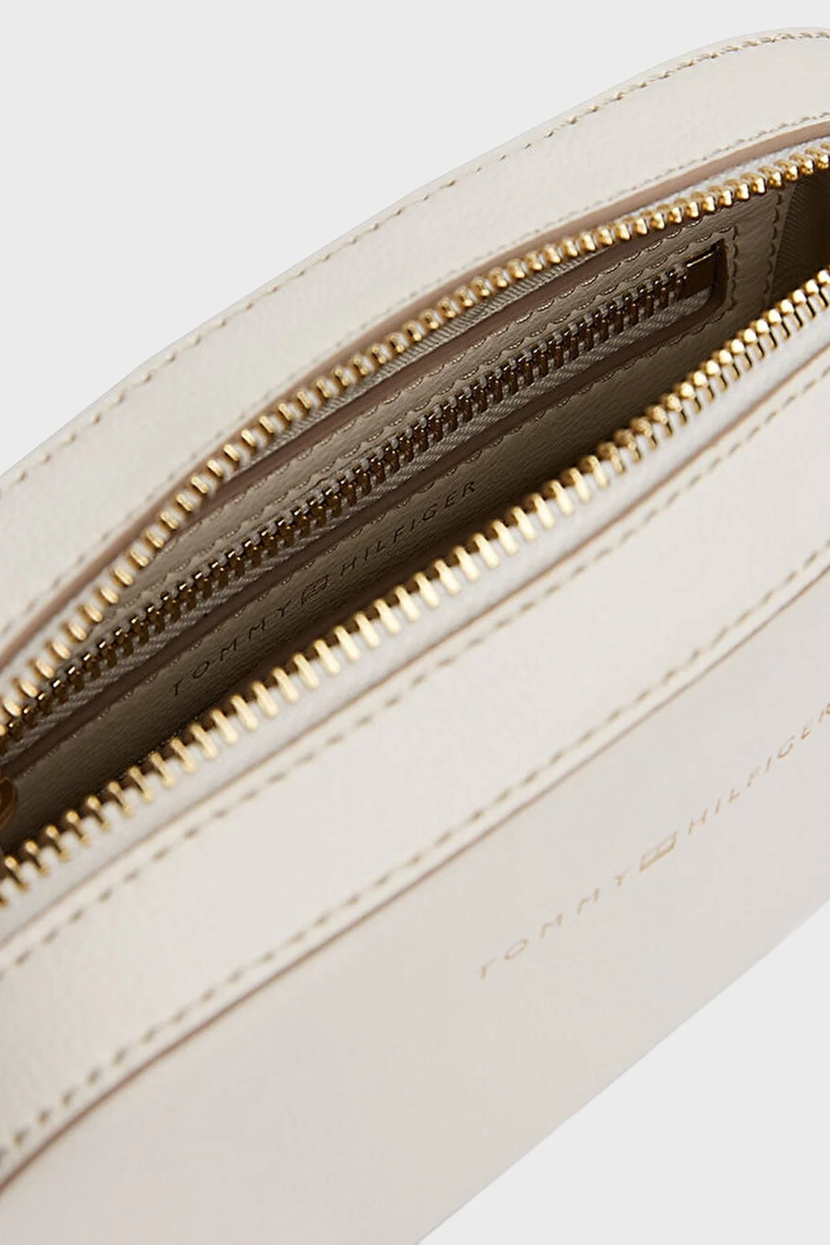 Tommy Hilfiger Logolu Ayarlanabilir Askılı Bayan Çanta AW0AW17450 Z00 AÇIK BEJ - 4