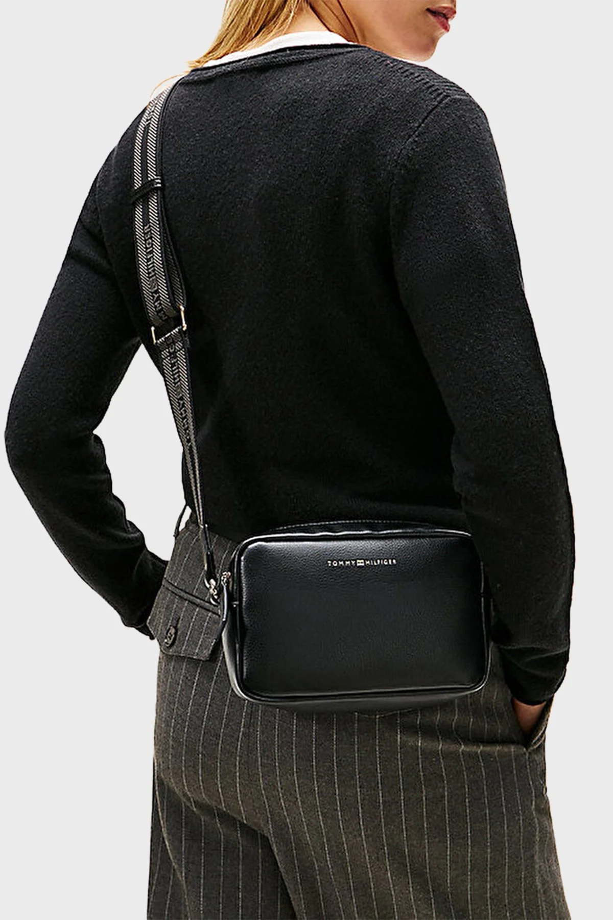 Tommy Hilfiger Logolu Ayarlanabilir Askılı Bayan Çanta AW0AW17689 BDS SİYAH - 2