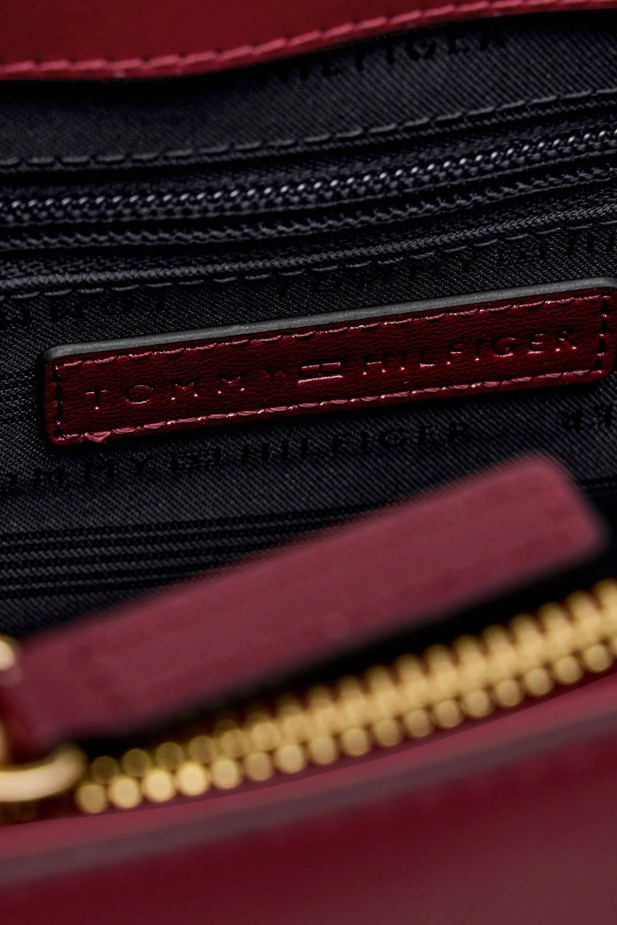 Tommy Hilfiger Logolu Ayarlanabilir Askılı Bayan Çanta AW0AW17718 VLP BORDO - 7