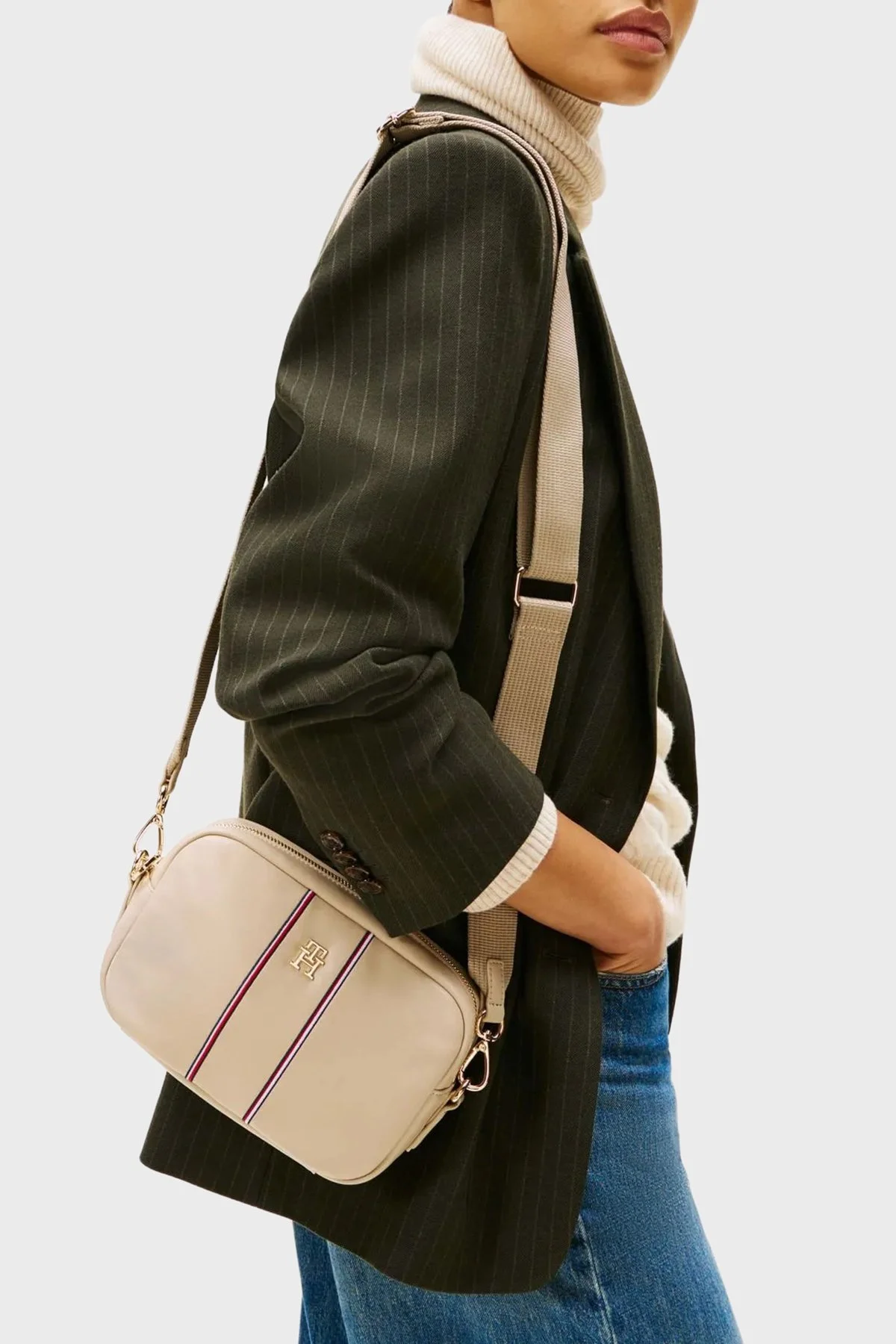 Tommy Hilfiger Logolu Ayarlanabilir Askılı Bayan Çanta AW0AW17997 0F4 BEJ - 2