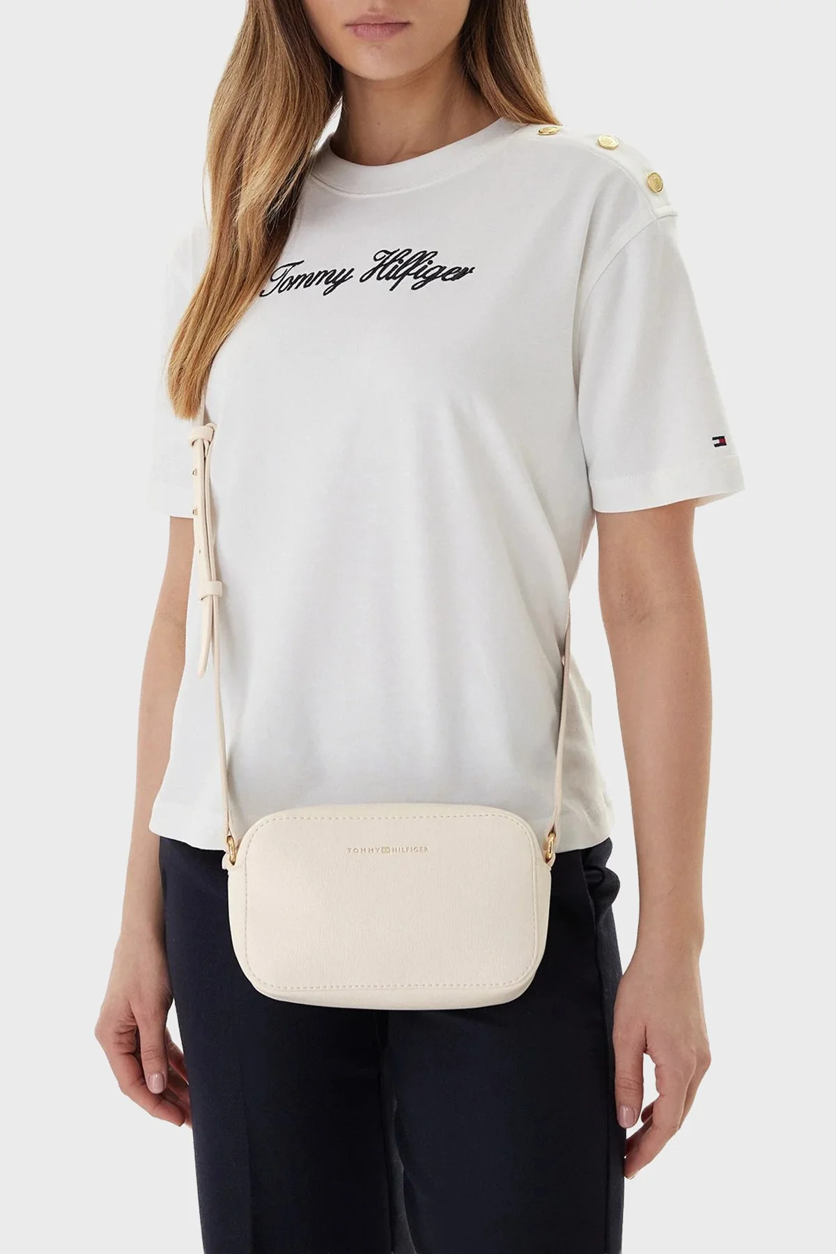 Tommy Hilfiger Logolu Ayarlanabilir Askılı Bayan Çanta AW0AW18115 AEO BEJ - 2