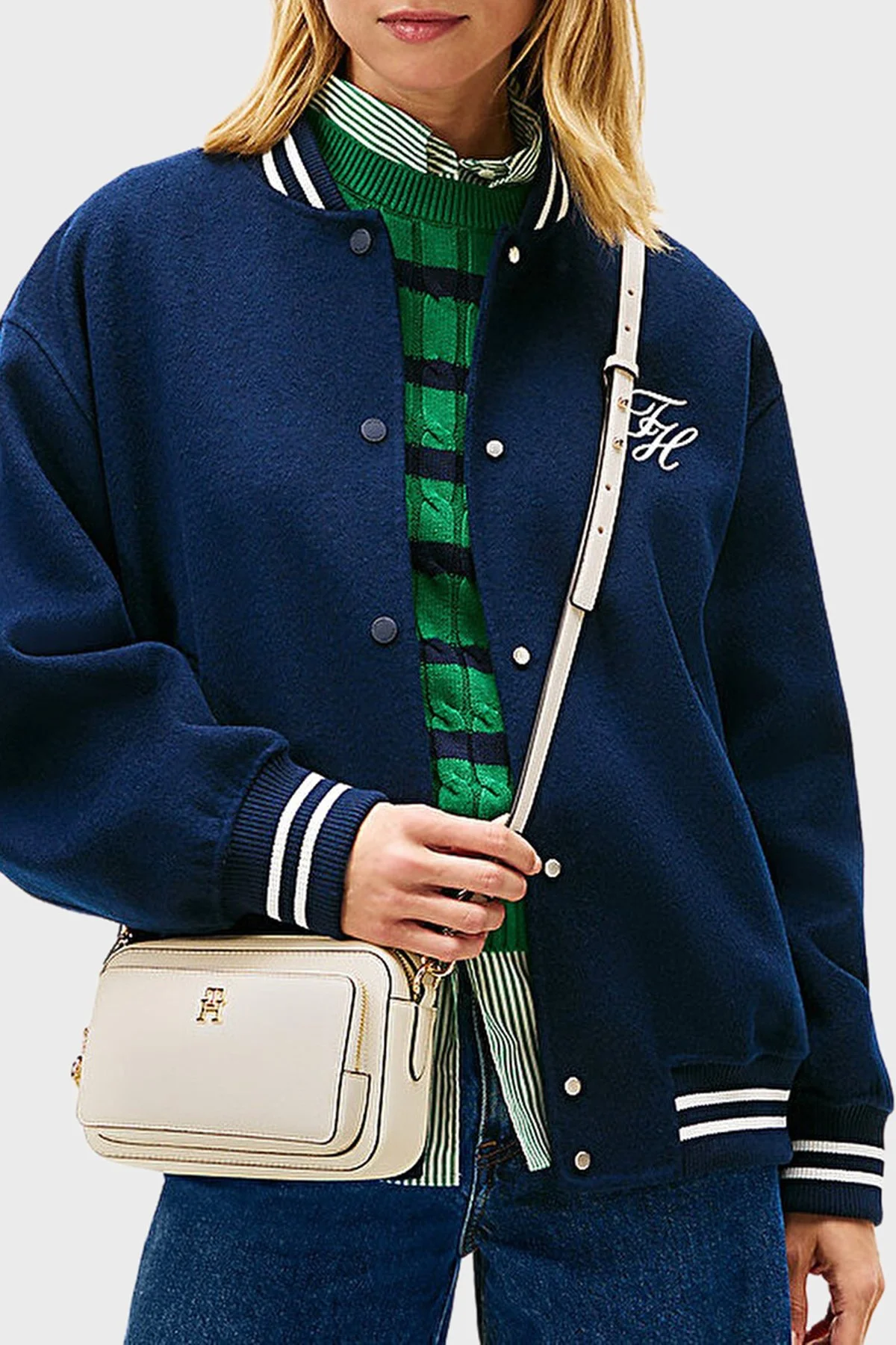 Tommy Hilfiger Logolu Ayarlanabilir Askılı Bayan Çanta AW0AW18120 AEO BEJ - 2