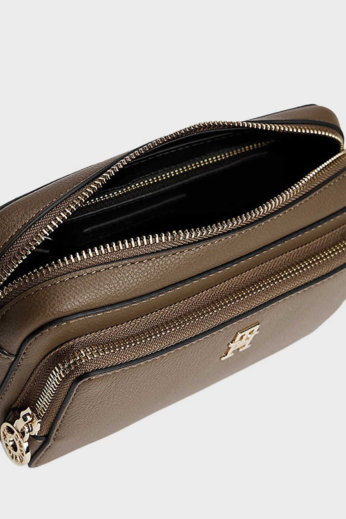 Tommy Hilfiger Logolu Ayarlanabilir Askılı Kadın Çanta AW0AW18120 R07 VİZON - 4