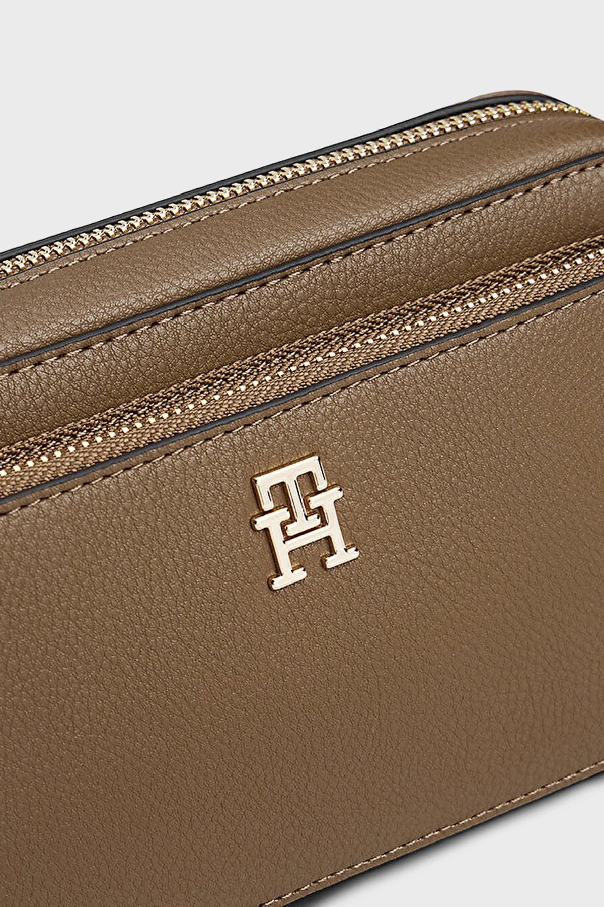 Tommy Hilfiger Logolu Ayarlanabilir Askılı Kadın Çanta AW0AW18120 R07 VİZON - 5