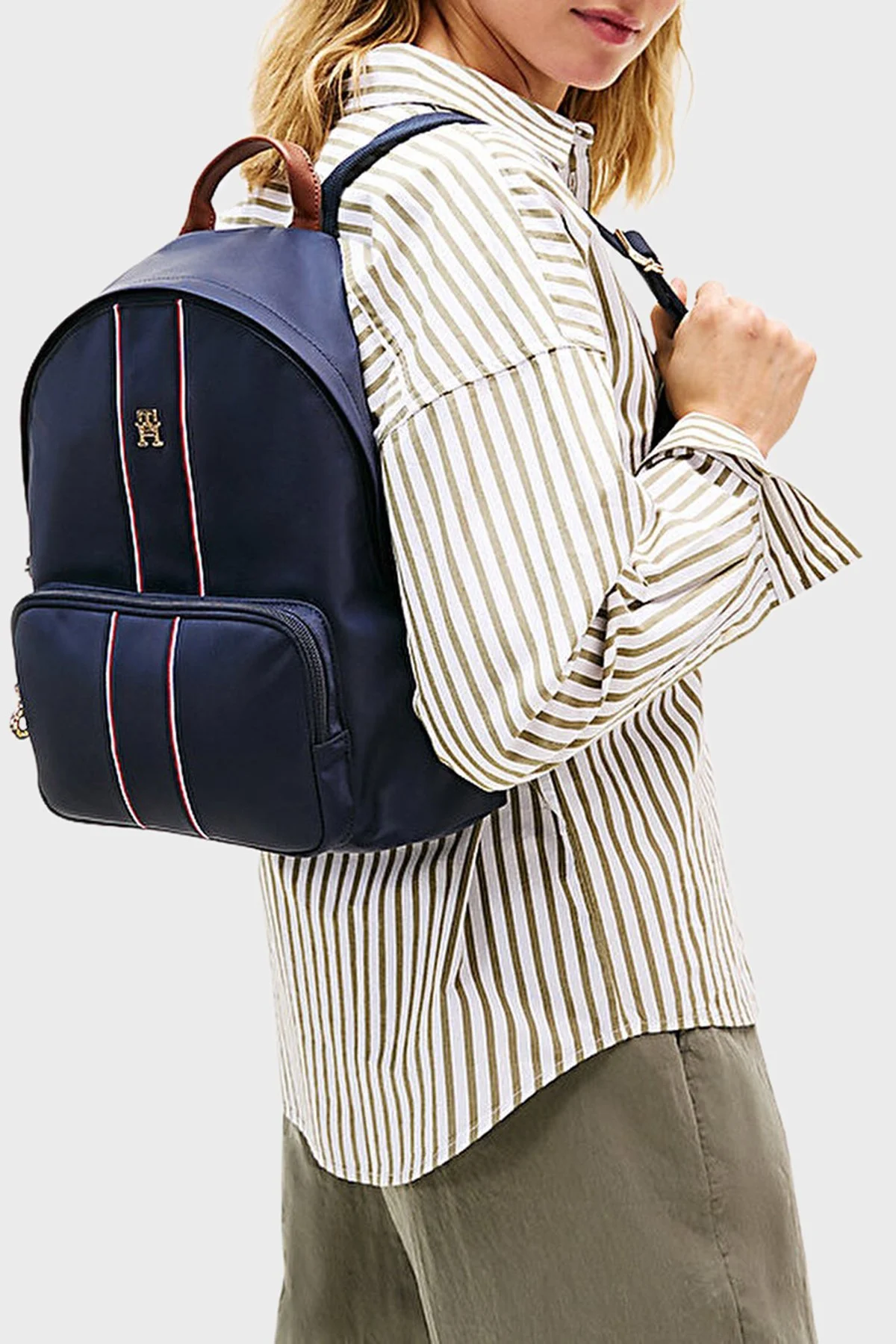 Tommy Hilfiger Logolu Ayarlanabilir Askılı Bayan Sırt Çantası AW0AW17651 0GY LACİVERT - 2