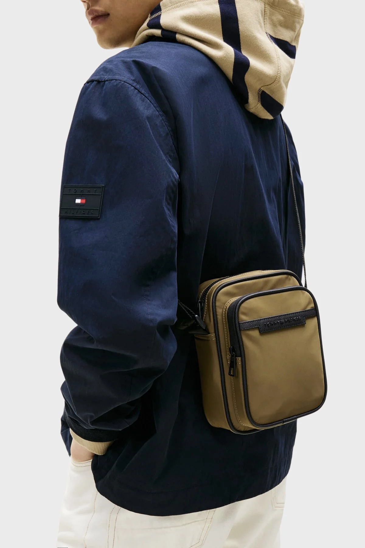 Tommy Hilfiger Logolu Ayarlanabilir Askılı Erkek Çanta AM0AM13465 GX4 KAHVE - 2
