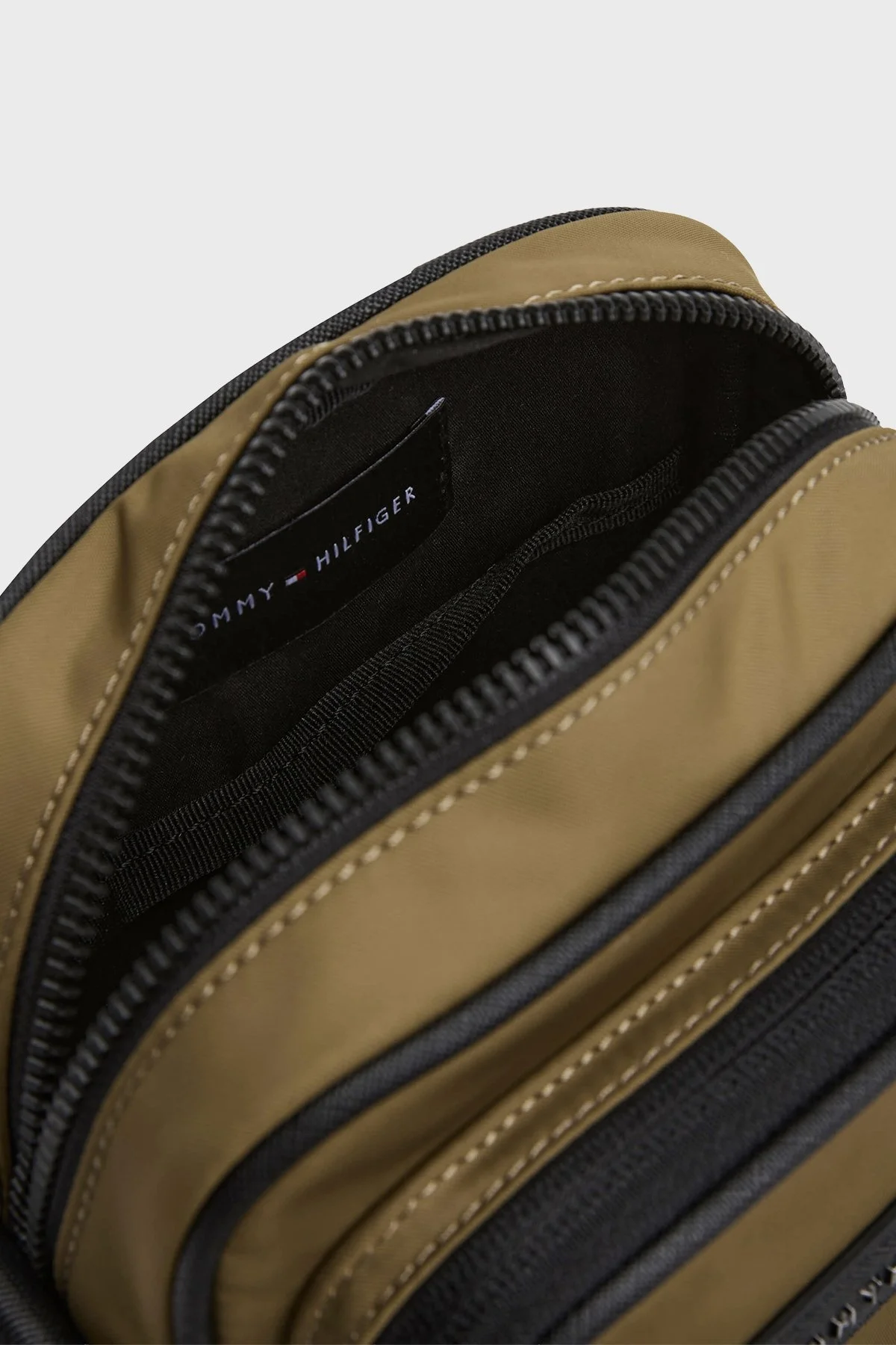 Tommy Hilfiger Logolu Ayarlanabilir Askılı Erkek Çanta AM0AM13465 GX4 KAHVE - 5