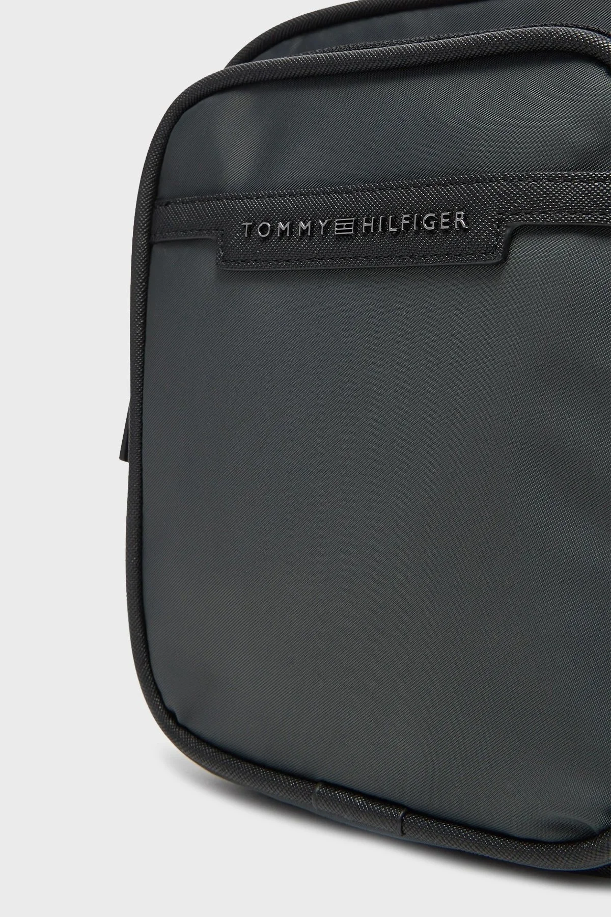 Tommy Hilfiger Logolu Ayarlanabilir Askılı Erkek Çanta AM0AM13465 PSM KOYU GRİ - 4