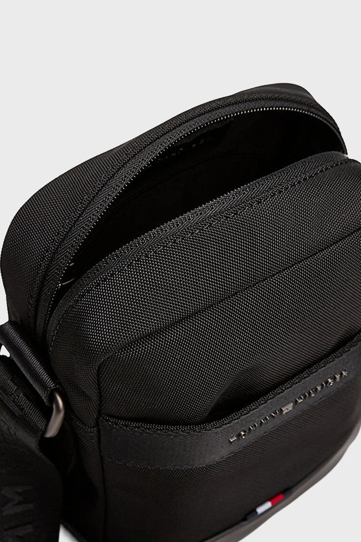 Tommy Hilfiger Logolu Ayarlanabilir Askılı Erkek Çanta AM0AM13472 BDS SİYAH - 3