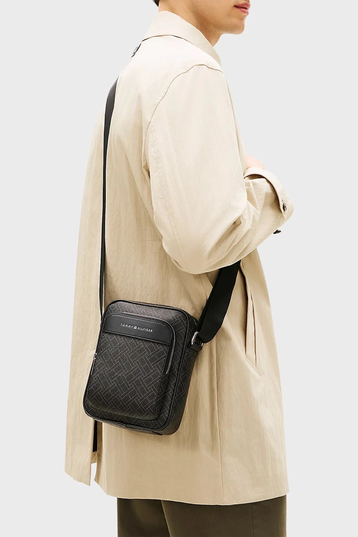 Tommy Hilfiger Logolu Ayarlanabilir Askılı Erkek Çanta AM0AM14138 BDS SİYAH - 2