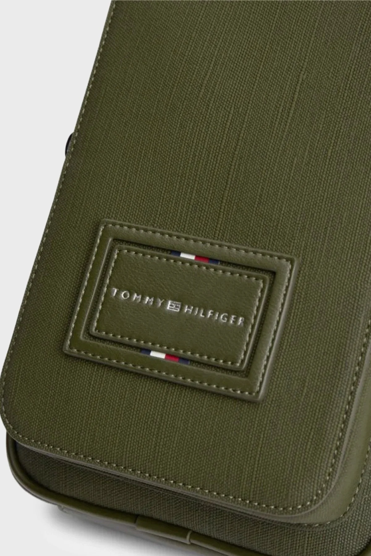 Tommy Hilfiger Logolu Ayarlanabilir Askılı Erkek Çanta AM0AM14466 GYY Yeşil - 5