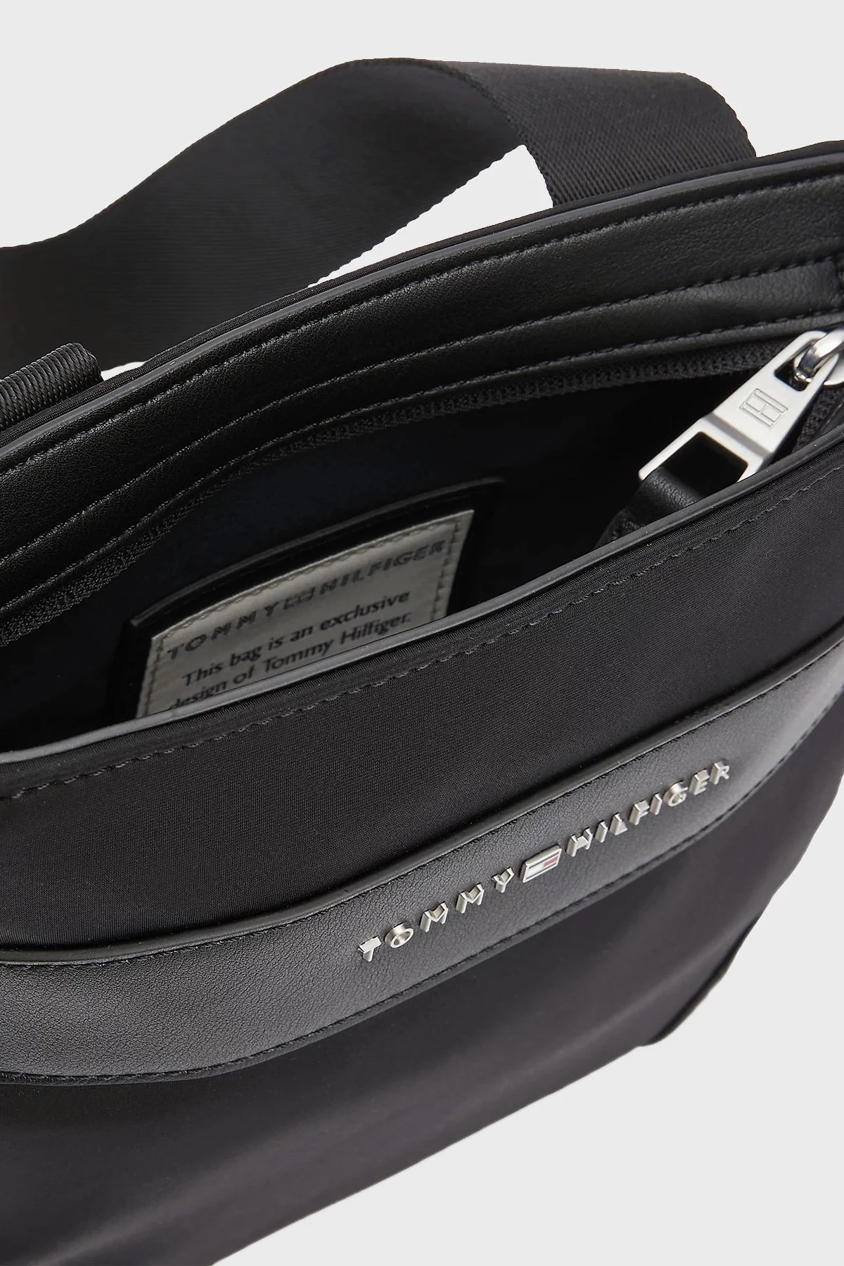 Tommy Hilfiger Logolu Ayarlanabilir Askılı Fermuarlı Erkek Çanta AM0AM10571 BDS SİYAH - 4