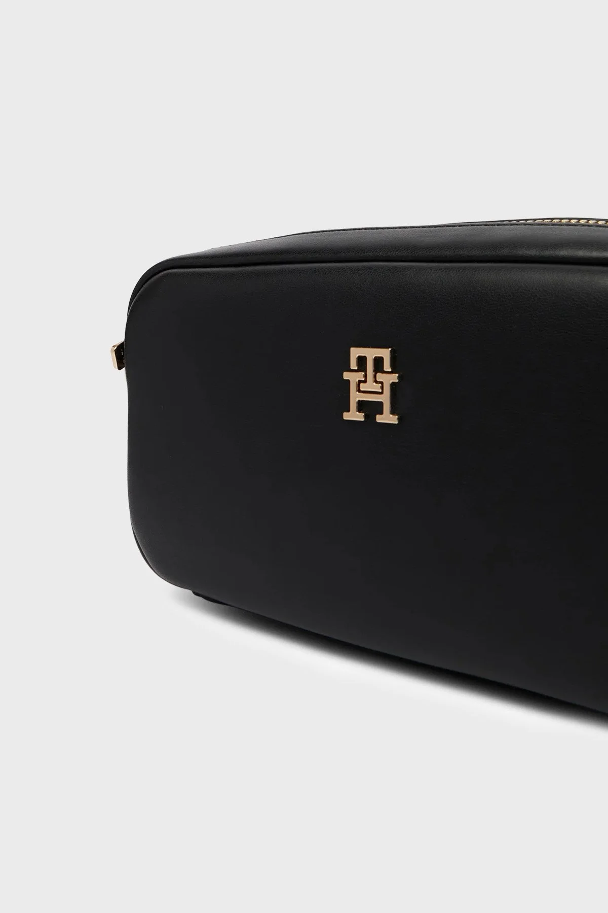 Tommy Hilfiger Logolu Ayarlanabilir Askılı Kadın Çanta AW0AW18370 BDS SİYAH - 6
