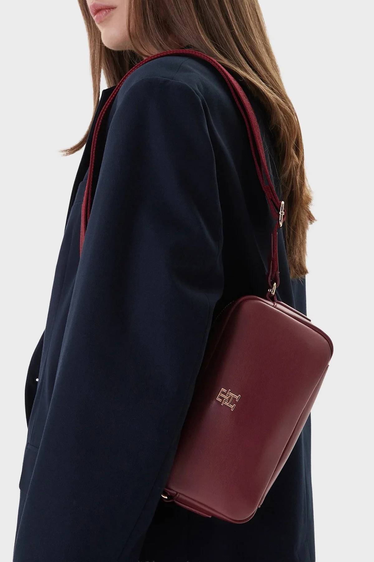 Tommy Hilfiger Logolu Ayarlanabilir Askılı Kadın Çanta AW0AW18370 GNE BORDO - 2