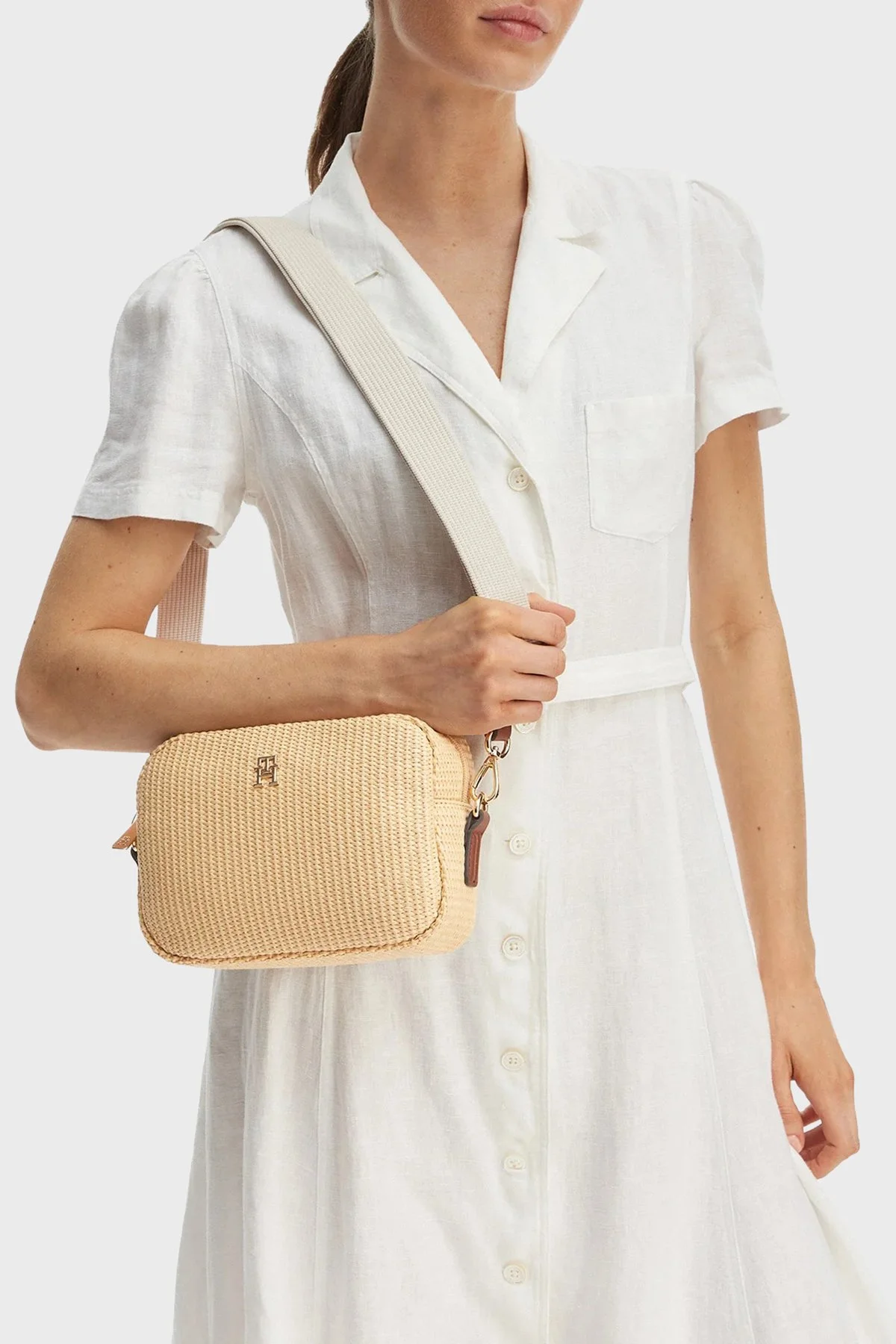 Tommy Hilfiger Logolu Ayarlanabilir Askılı Kadın Çanta AW0AW18525 0F4 BEJ - 2