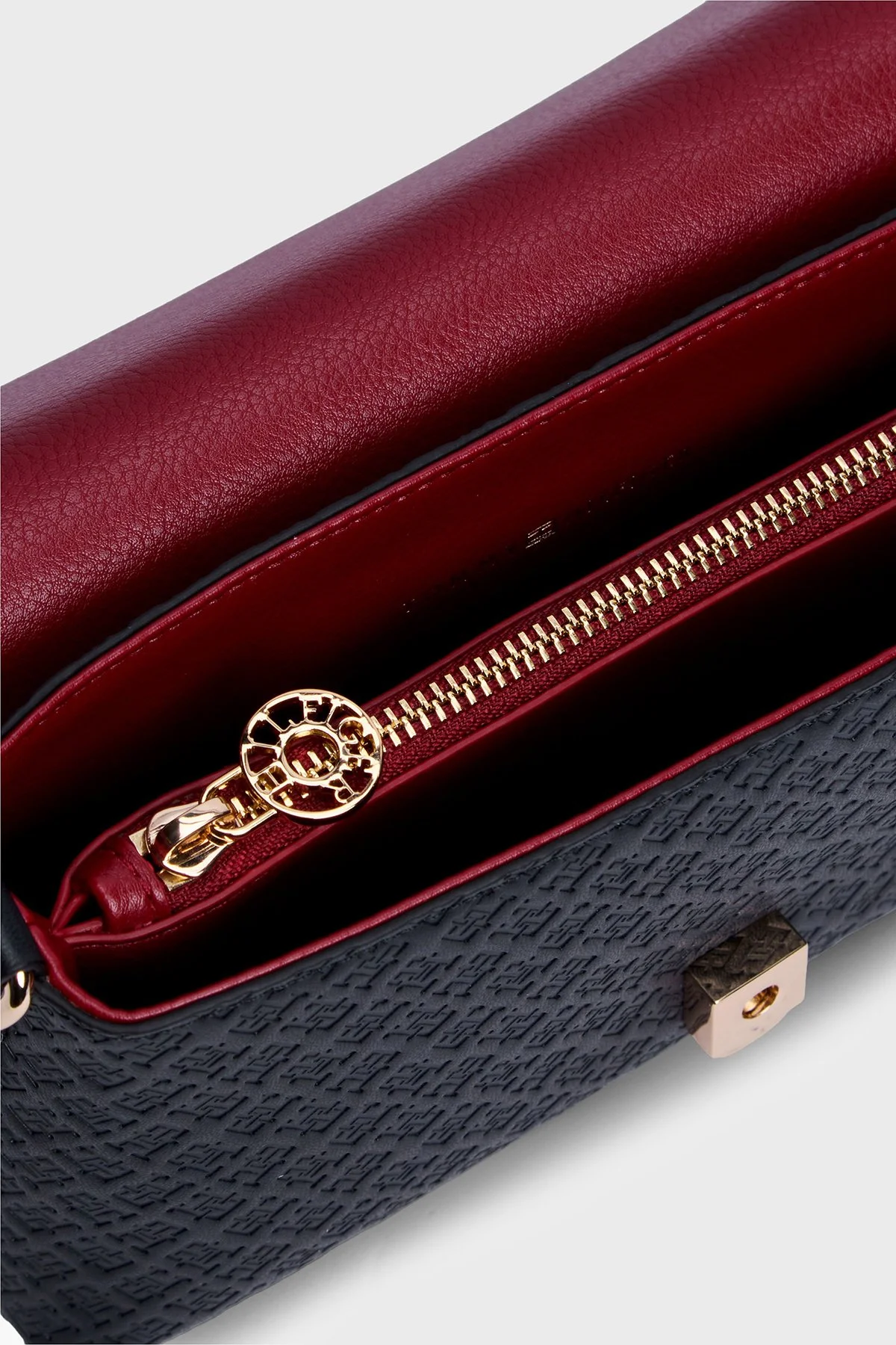 Tommy Hilfiger Logolu Ayarlanabilir Askılı Kadın Çanta AW0AW18997 DW6 Lacivert - 5
