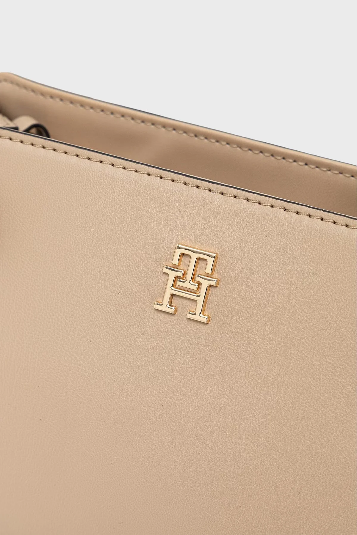 Tommy Hilfiger Logolu Ayarlanabilir Askılı Kadın Çanta AW0AW19065 ACC Bej - 5