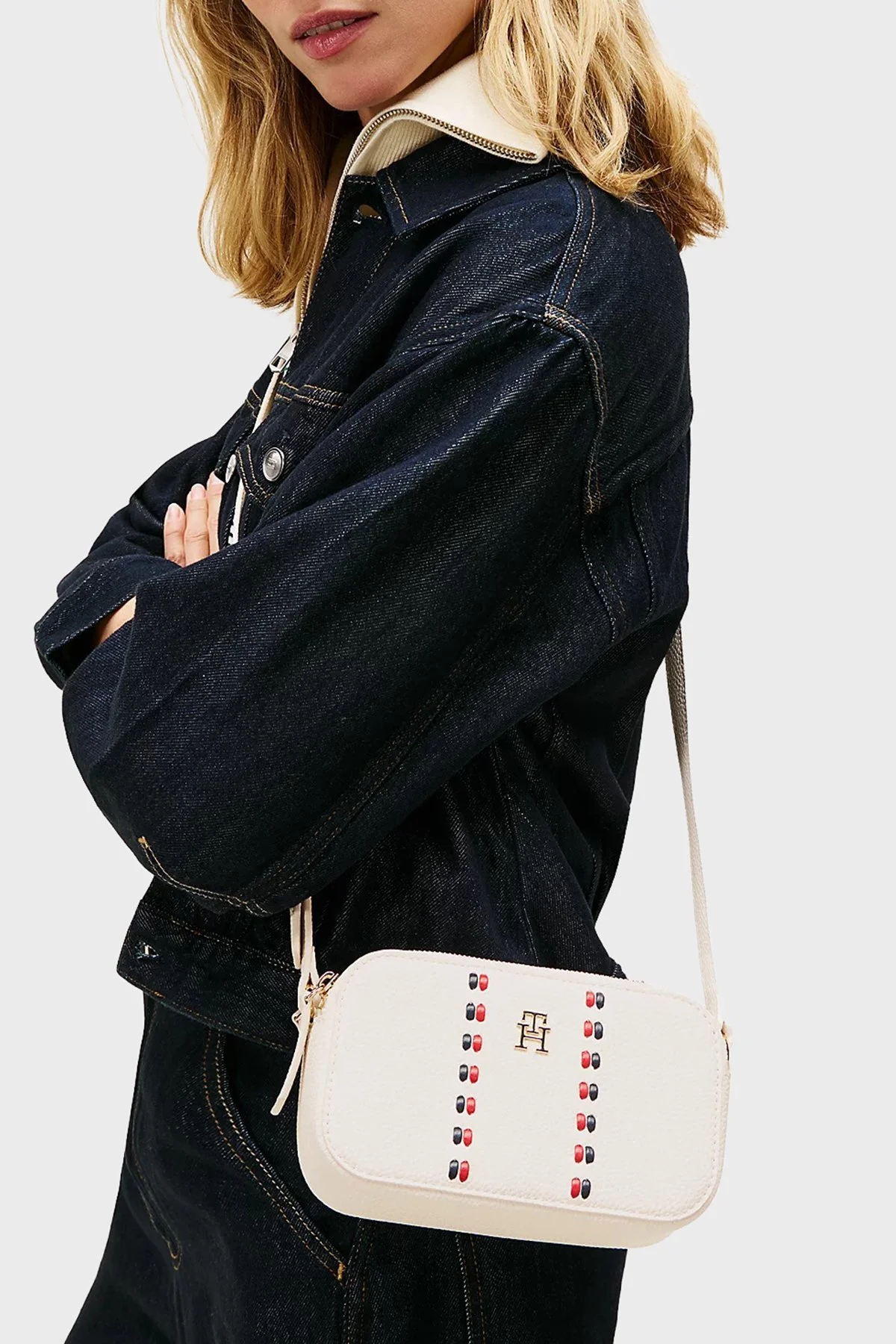 Tommy Hilfiger Logolu Ayarlanabilir Askılı Bayan Çanta AW0AW18153 AEO BEJ - 7