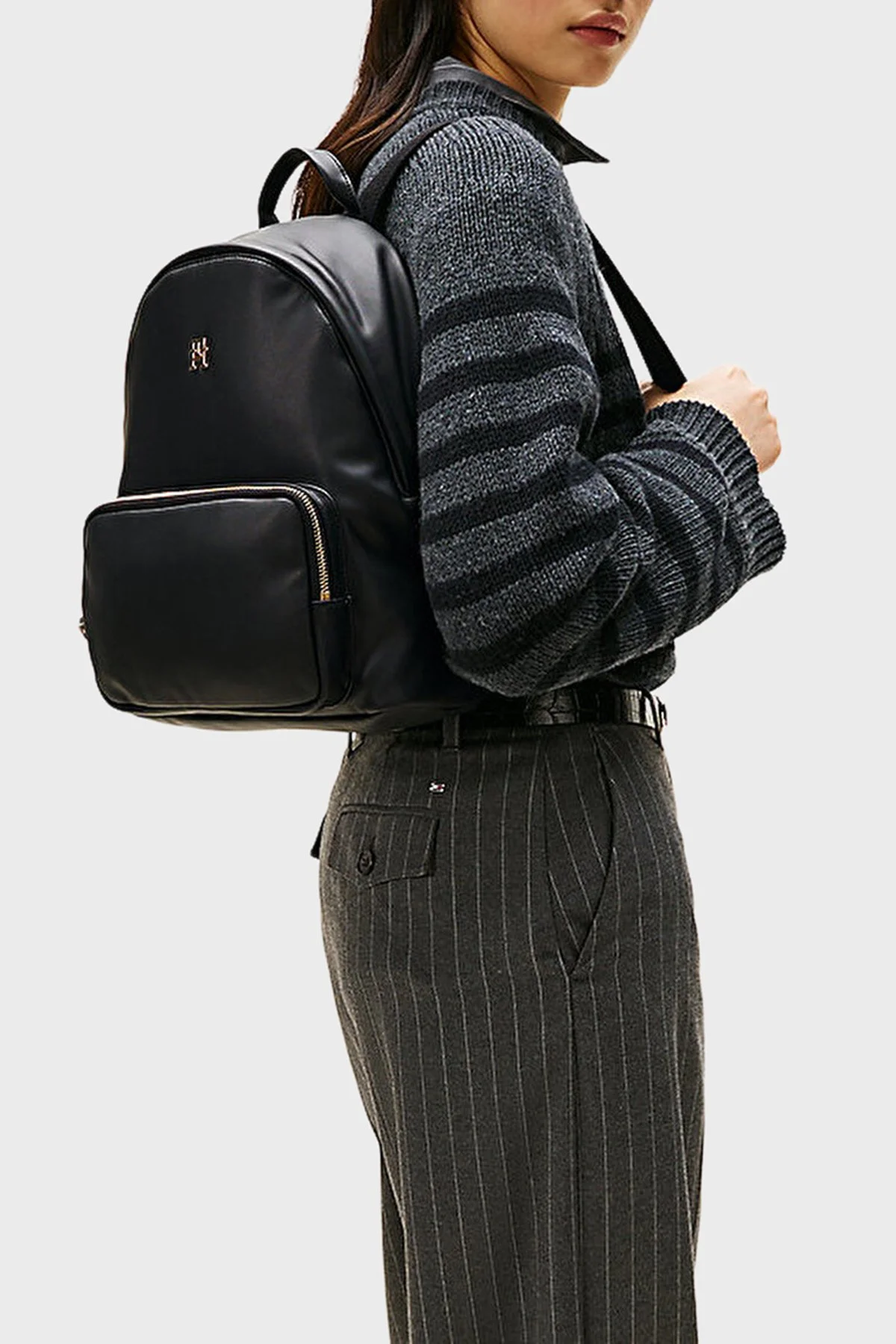 Tommy Hilfiger Logolu Ayarlanabilir Omuz Askılı Bayan Sırt Çantası AW0AW17652 BDS SİYAH - 2