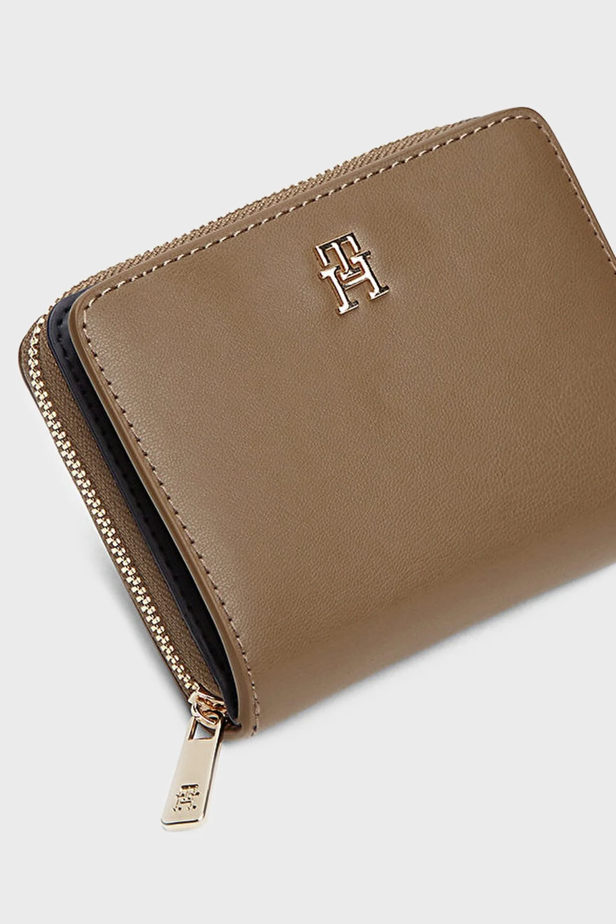 Tommy Hilfiger Logolu Bayan Cüzdan AW0AW17742 R07 VİZON - 3