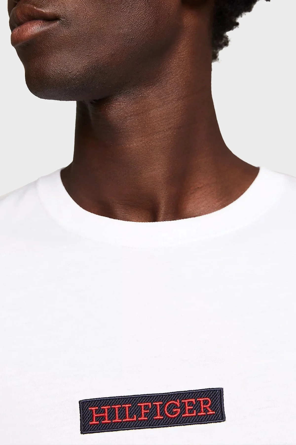 Tommy Hilfiger Logolu Bisiklet Yaka % 100 Pamuk Regular Fit Erkek T Shirt MW0MW34373 YBR BEYAZ - 3