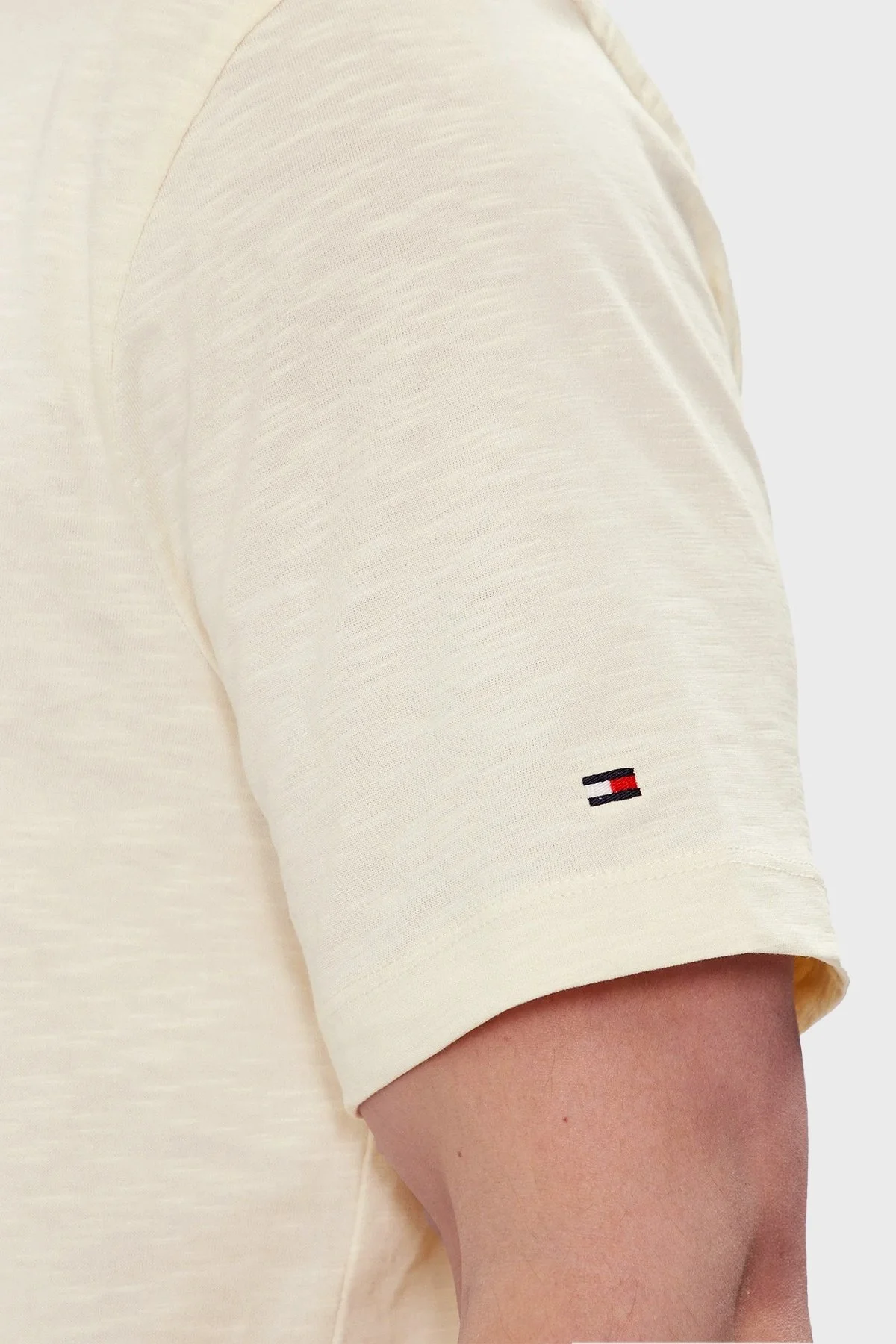 Tommy Hilfiger Logolu Bisiklet Yaka % 100 Pamuk Regular Fit Erkek T Shirt MW0MW34432 AEF BEJ - 5