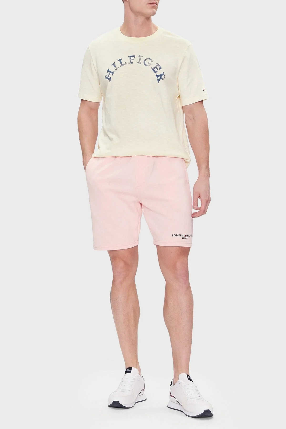 Tommy Hilfiger Logolu Bisiklet Yaka % 100 Pamuk Regular Fit Erkek T Shirt MW0MW34432 AEF BEJ - 7