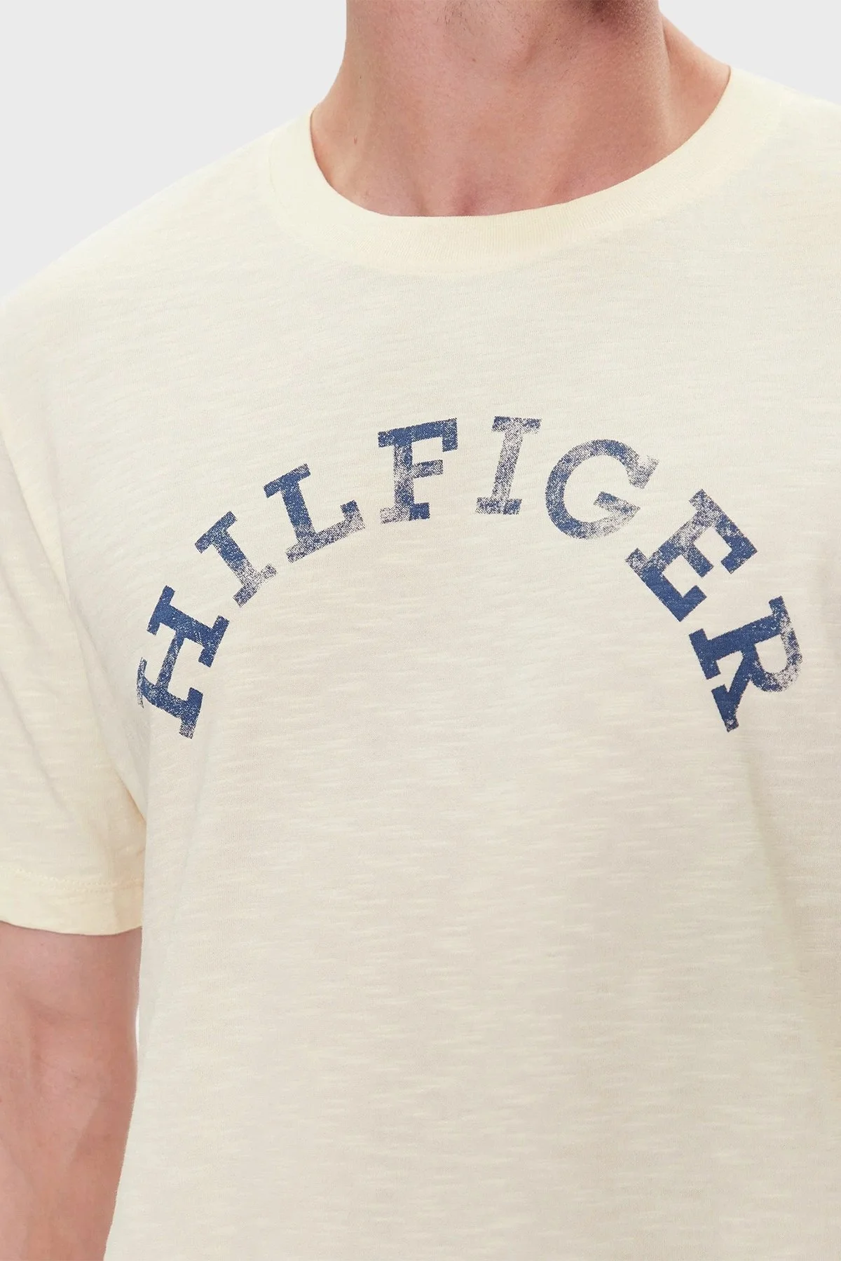 Tommy Hilfiger Logolu Bisiklet Yaka % 100 Pamuk Regular Fit Erkek T Shirt MW0MW34432 AEF BEJ - 9