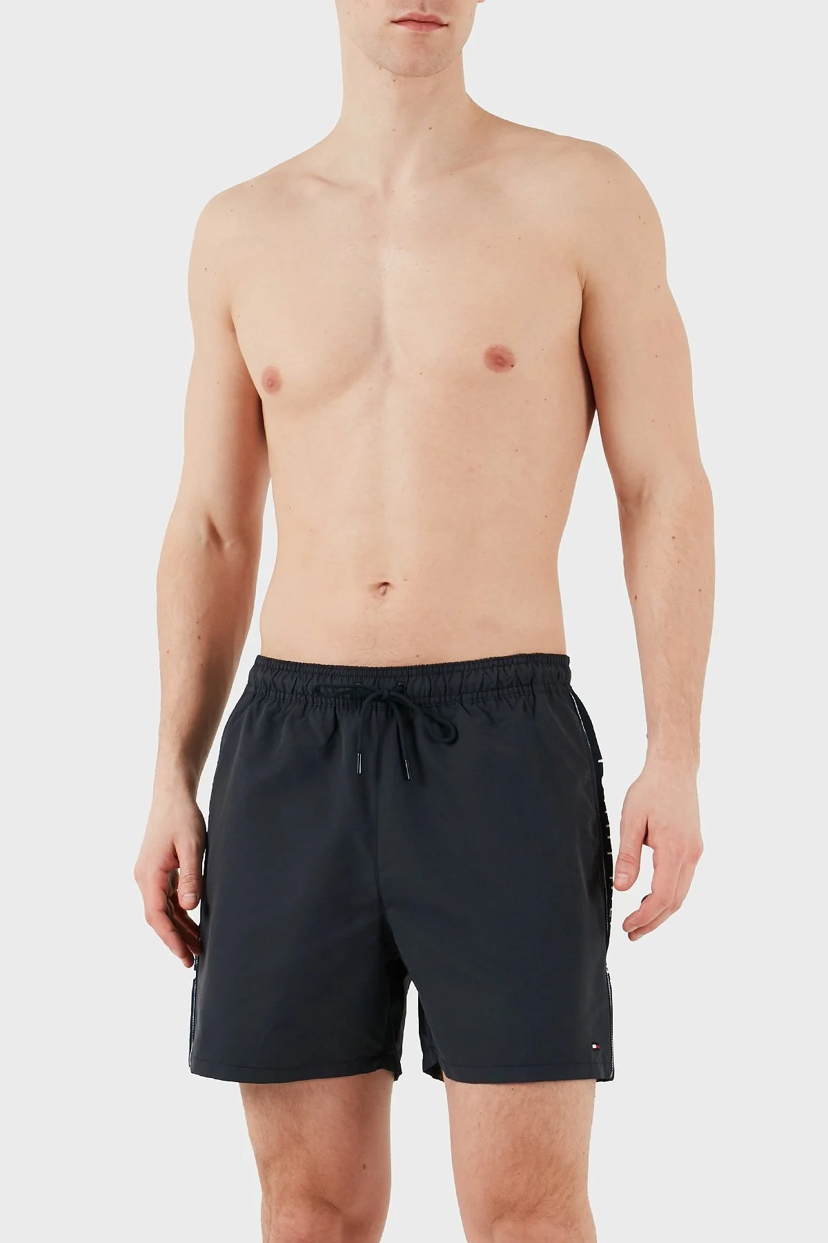 Tommy Hilfiger Logolu Cepli Erkek Mayo Short UM0UM03481 DW5 LACİVERT - 9