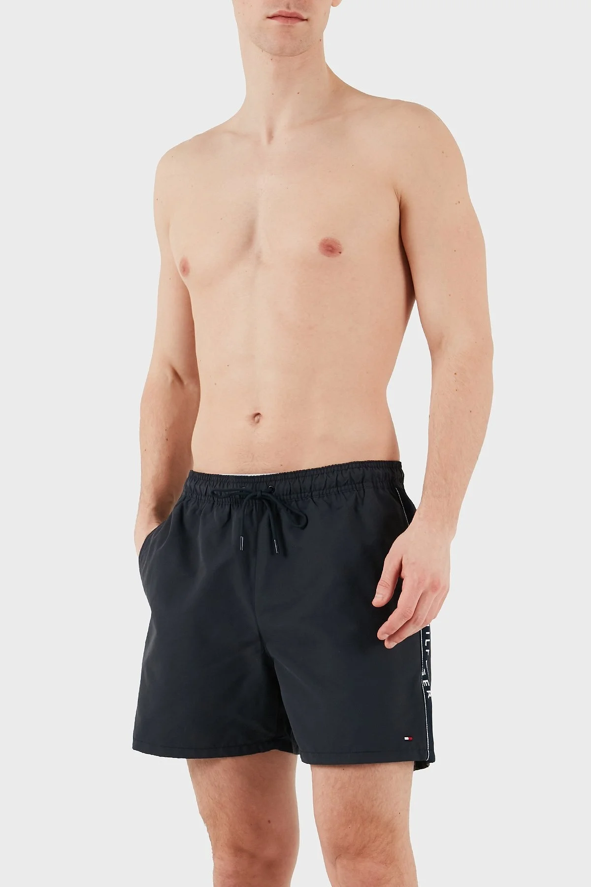 Tommy Hilfiger Logolu Cepli Erkek Mayo Short UM0UM03481 DW5 LACİVERT - 10