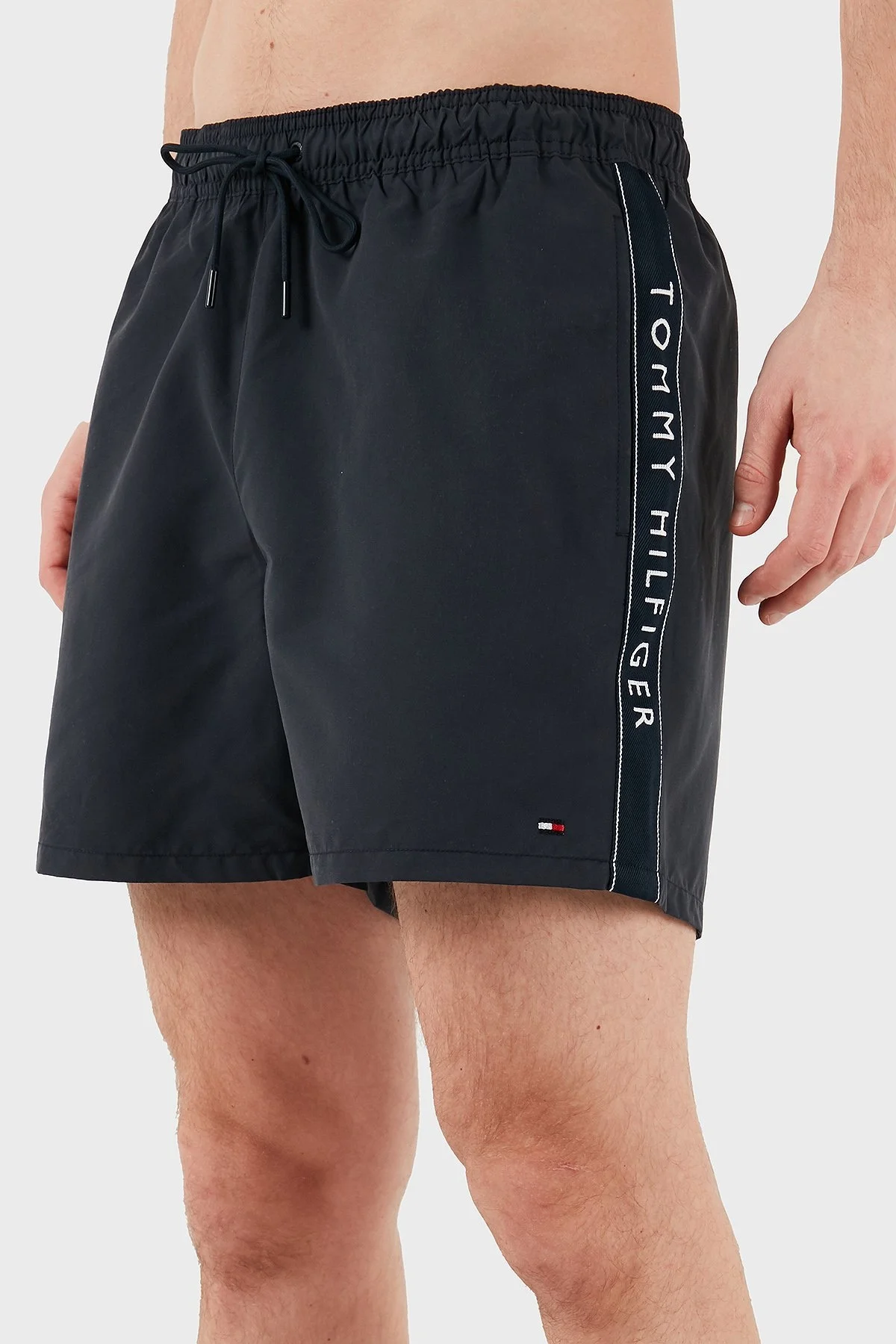 Tommy Hilfiger Logolu Cepli Erkek Mayo Short UM0UM03481 DW5 LACİVERT - 13