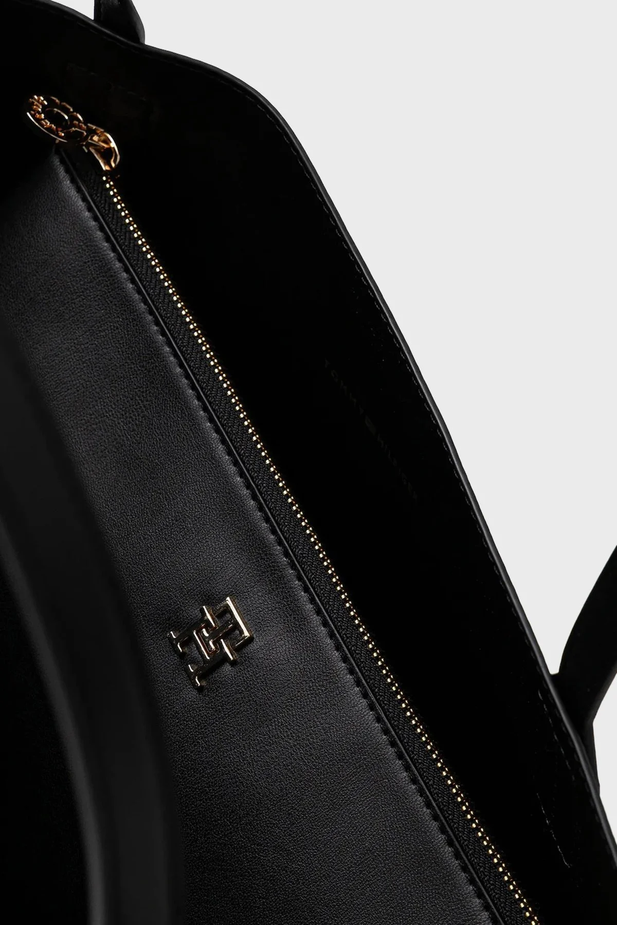 Tommy Hilfiger Logolu Çift Tutma Saplı Büyük Bayan Çanta AW0AW17461 BDS SİYAH - 5